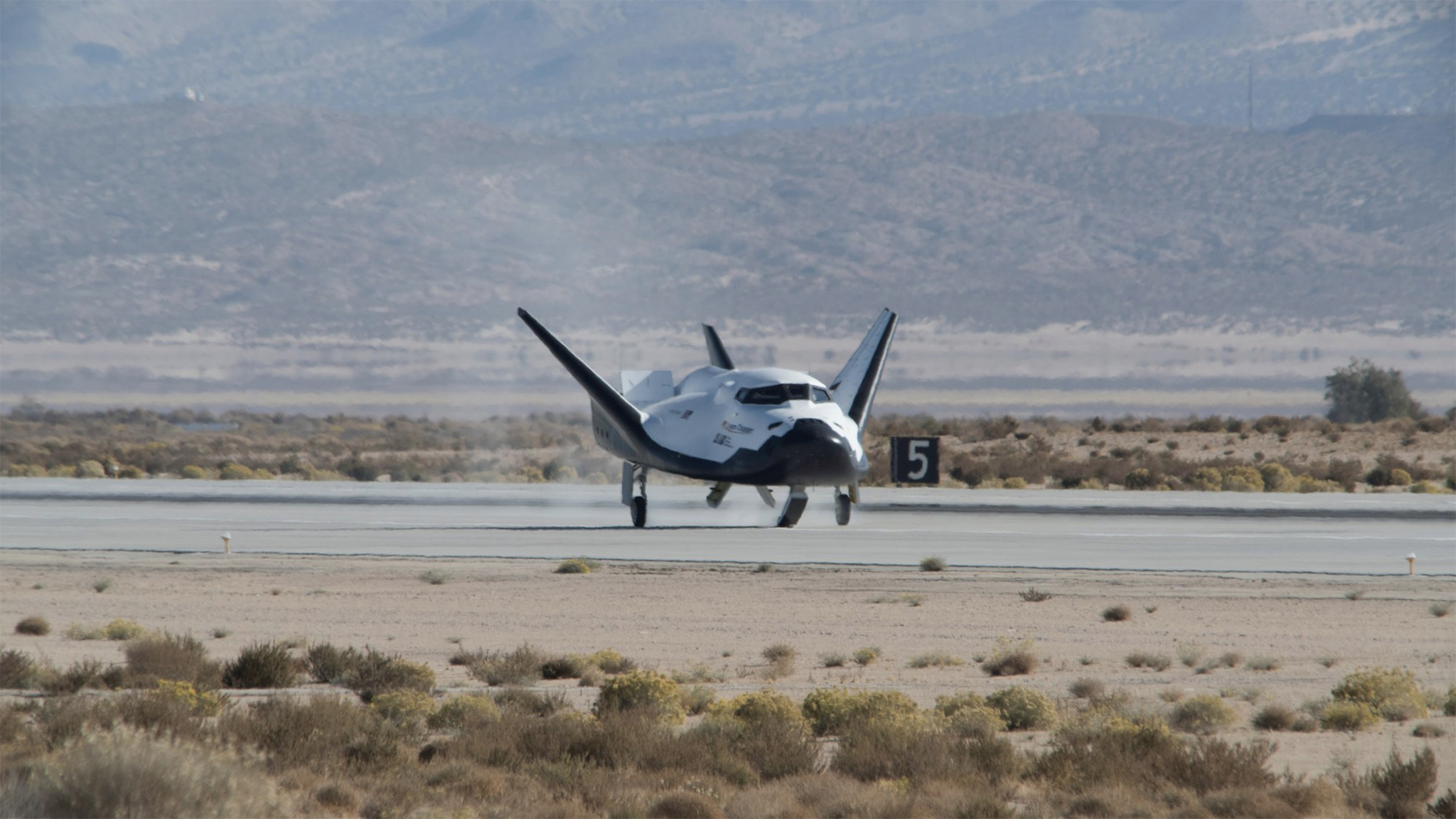 Mini Space Shuttle 'Dream Chaser' Completes Successful Test Flight ...