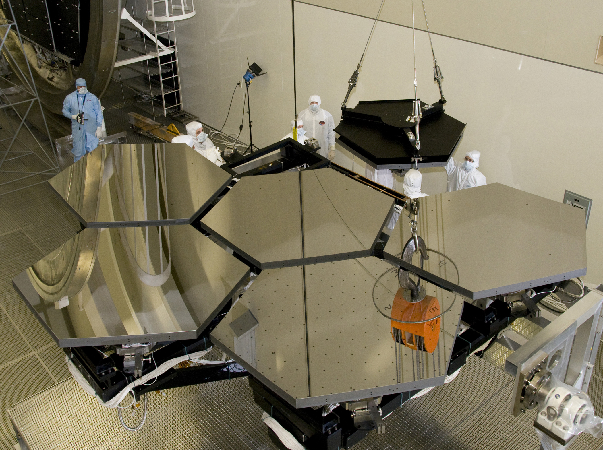 File:Six of the 18 James Webb Space Telescope mirror segments.jpg ...