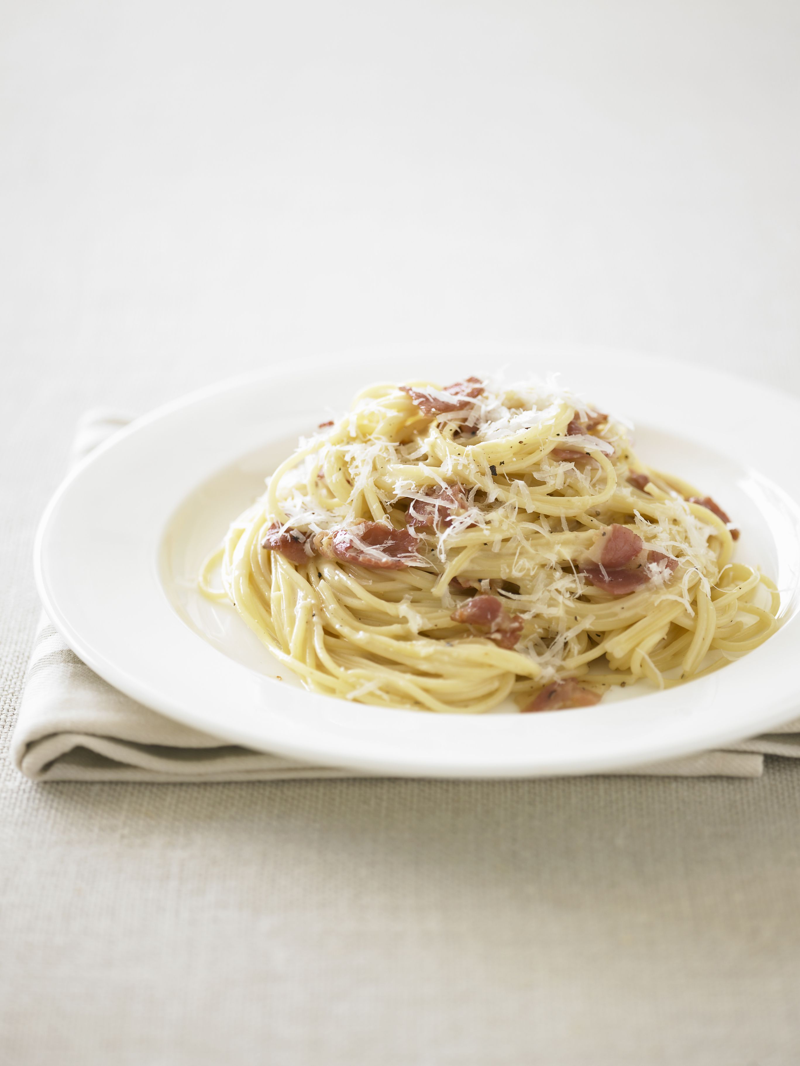 Best Spaghetti Carbonara Recipe - How to Make Spaghetti Carbonara Easily