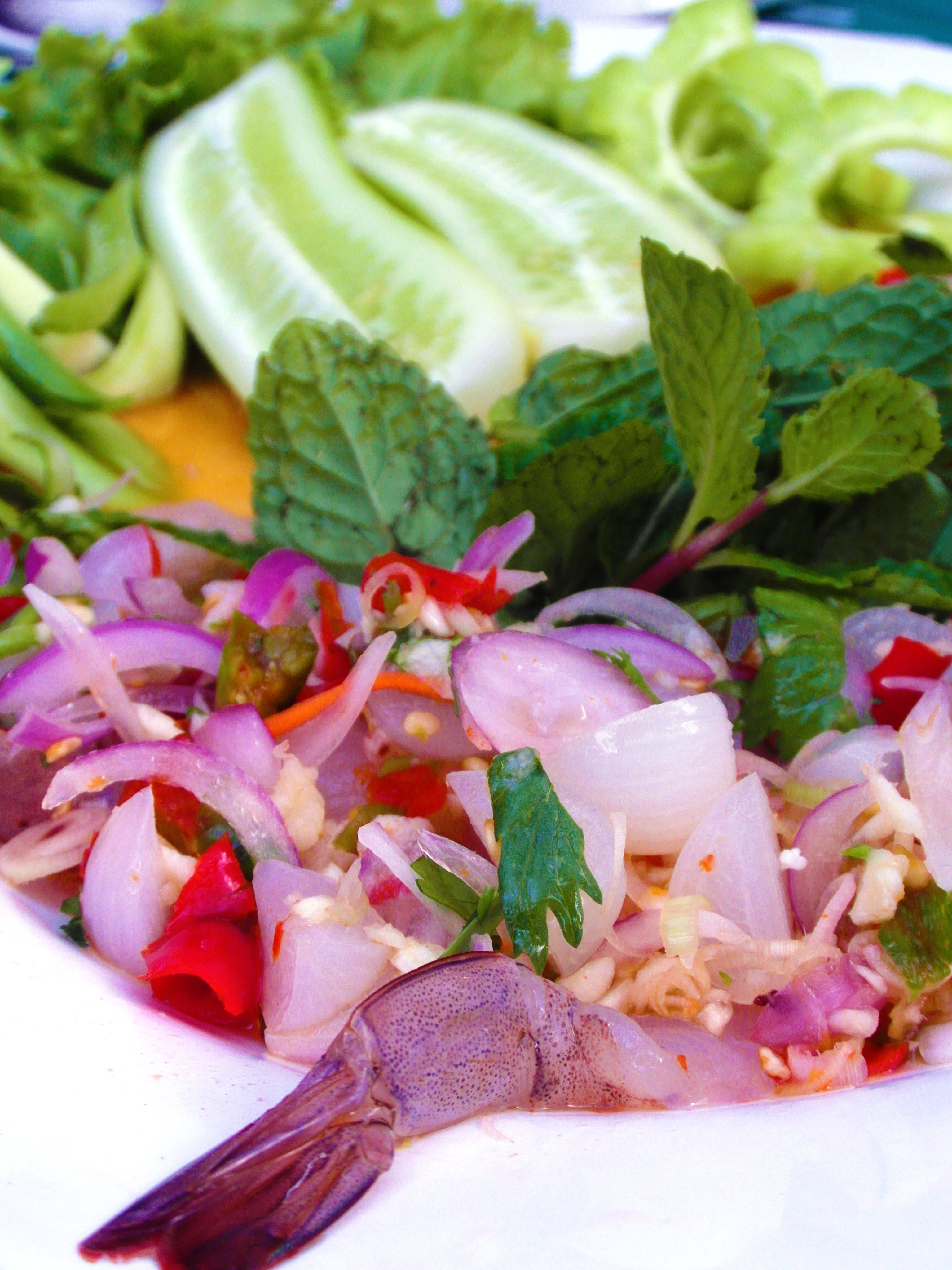 Spicy raw-prawn salad photo