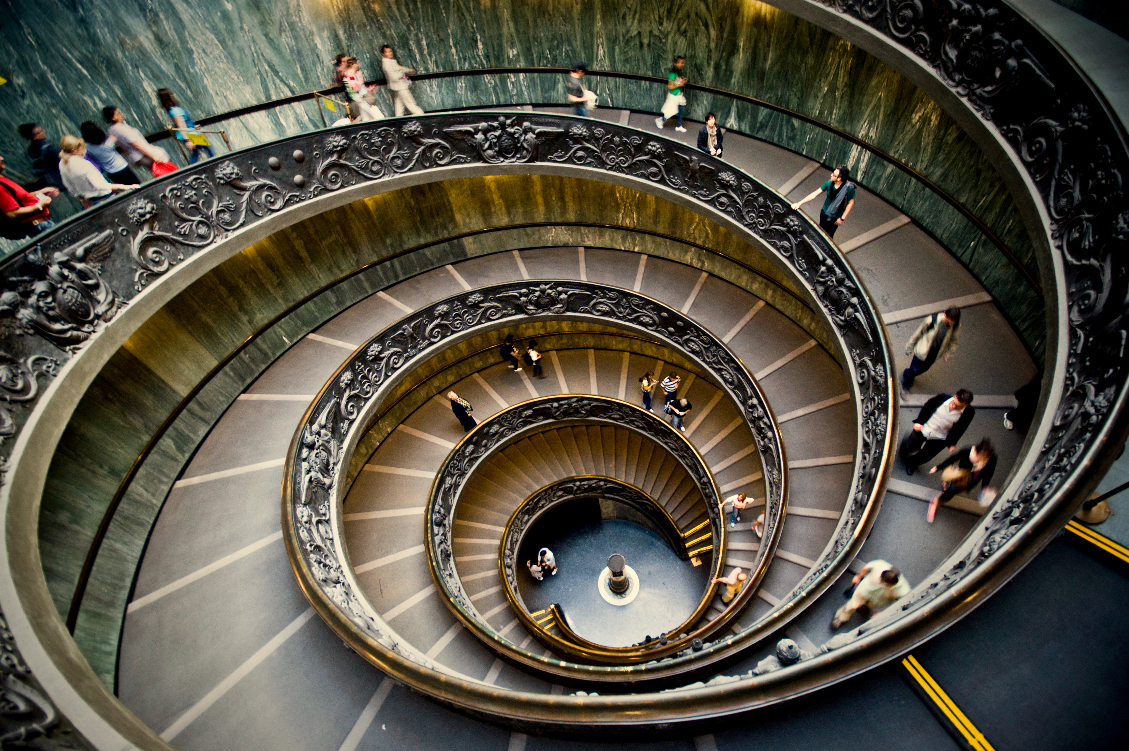 File:Spiral staircase in the Vatican Museums.jpg - Wikimedia Commons