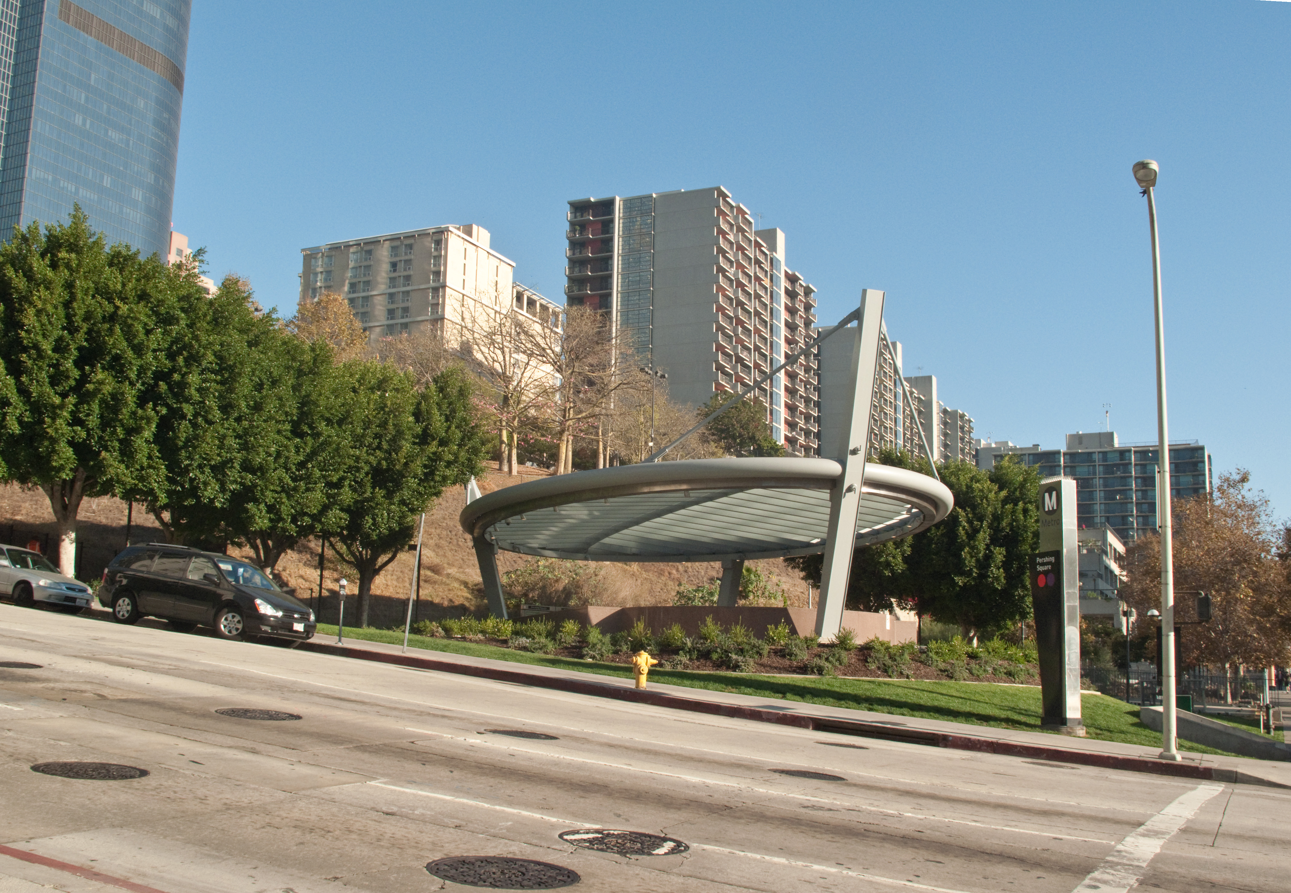 File:Pershing Square LA Metro entrance.jpg - Wikimedia Commons