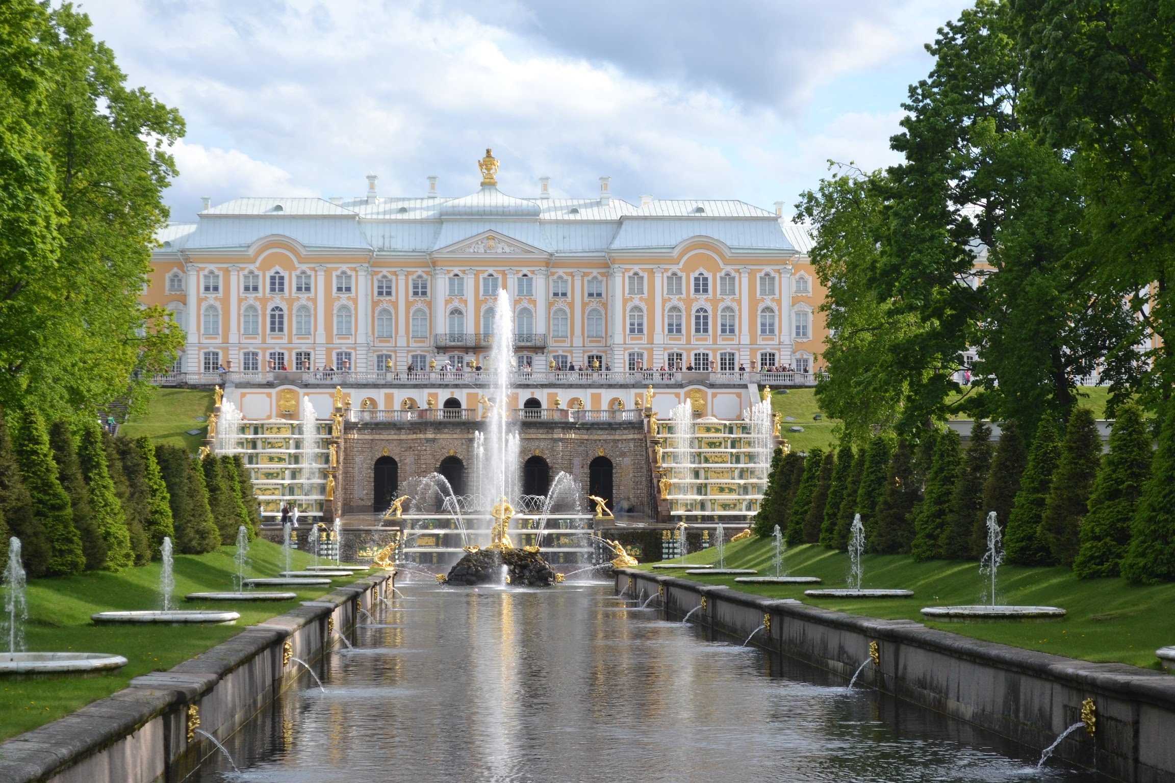 Grand palace, lower garden and fountain at Peterhof , Saint ...