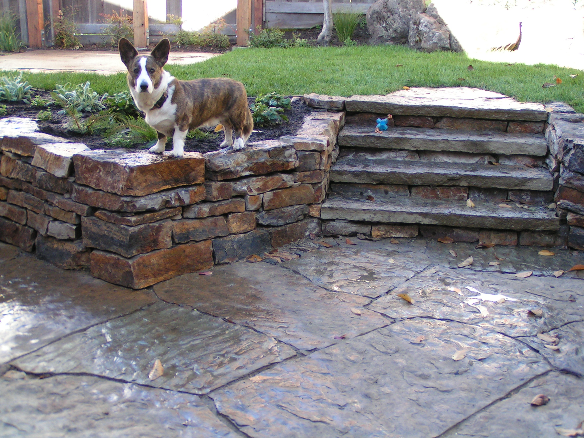 Stacked Stone Retaining Wall | Crafts Home