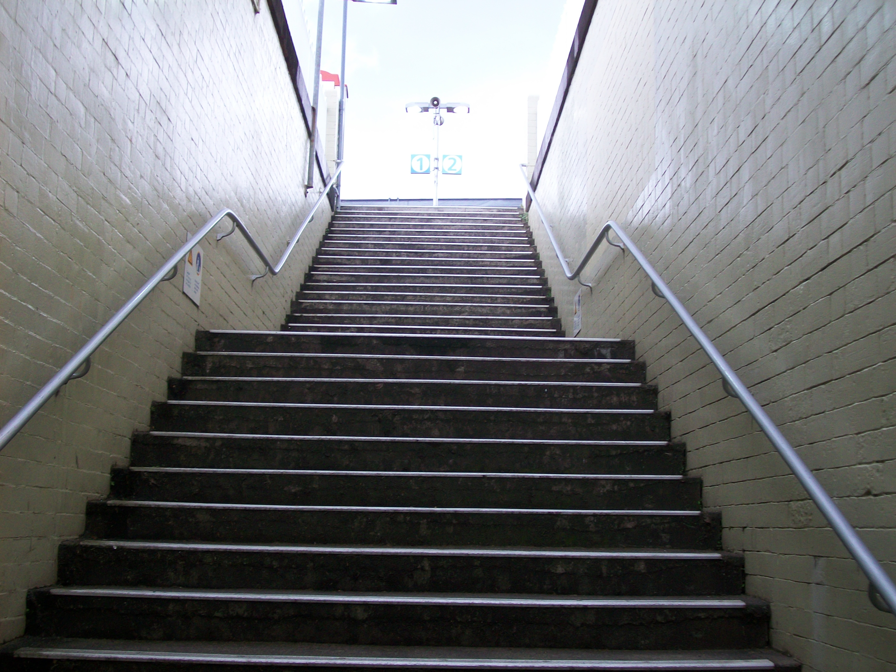 File:Macdonaldtown Railway Station stairs to platform.jpg ...