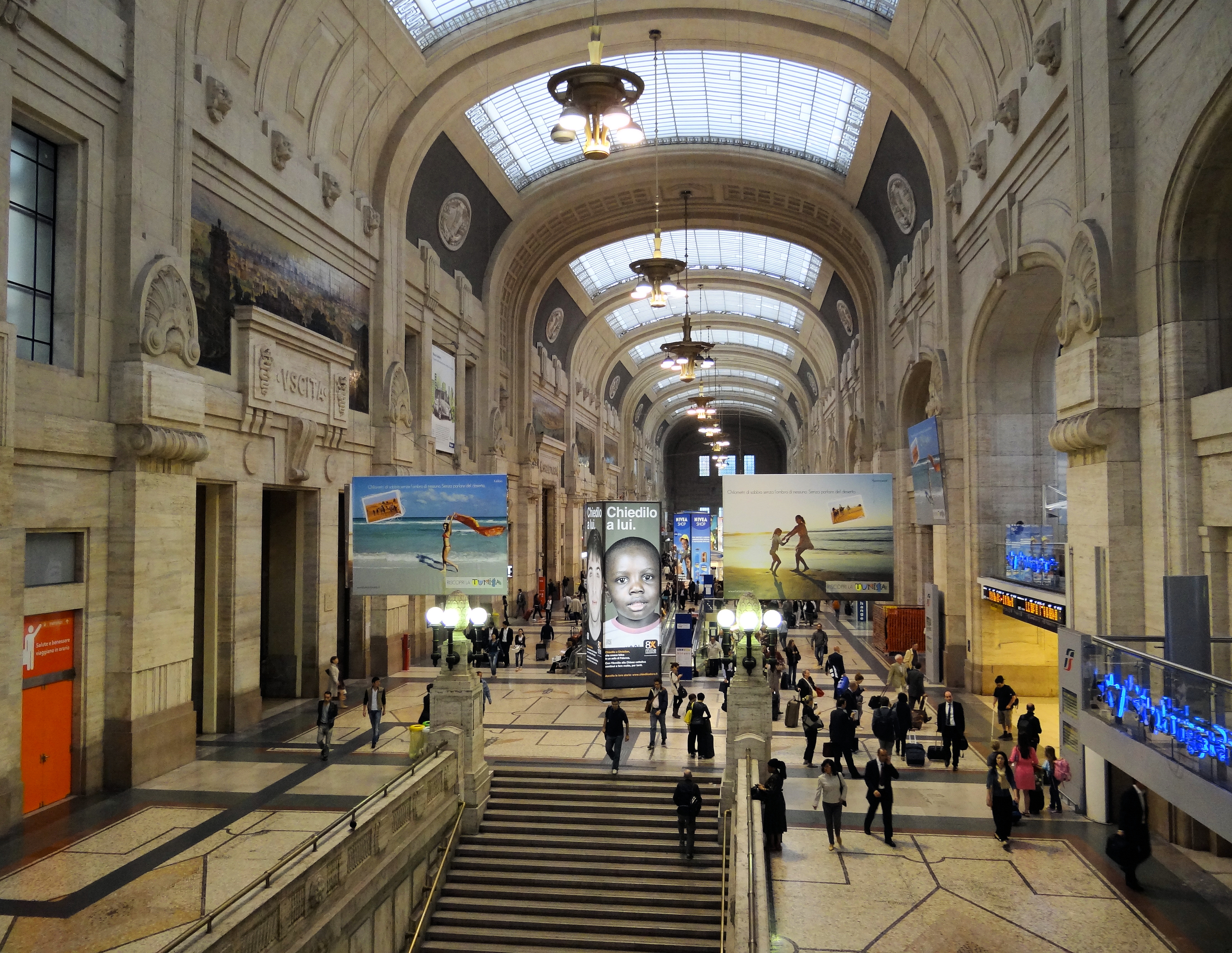 File:Milano-Centrale-Entrance-Hall-2012.JPG - Wikimedia Commons
