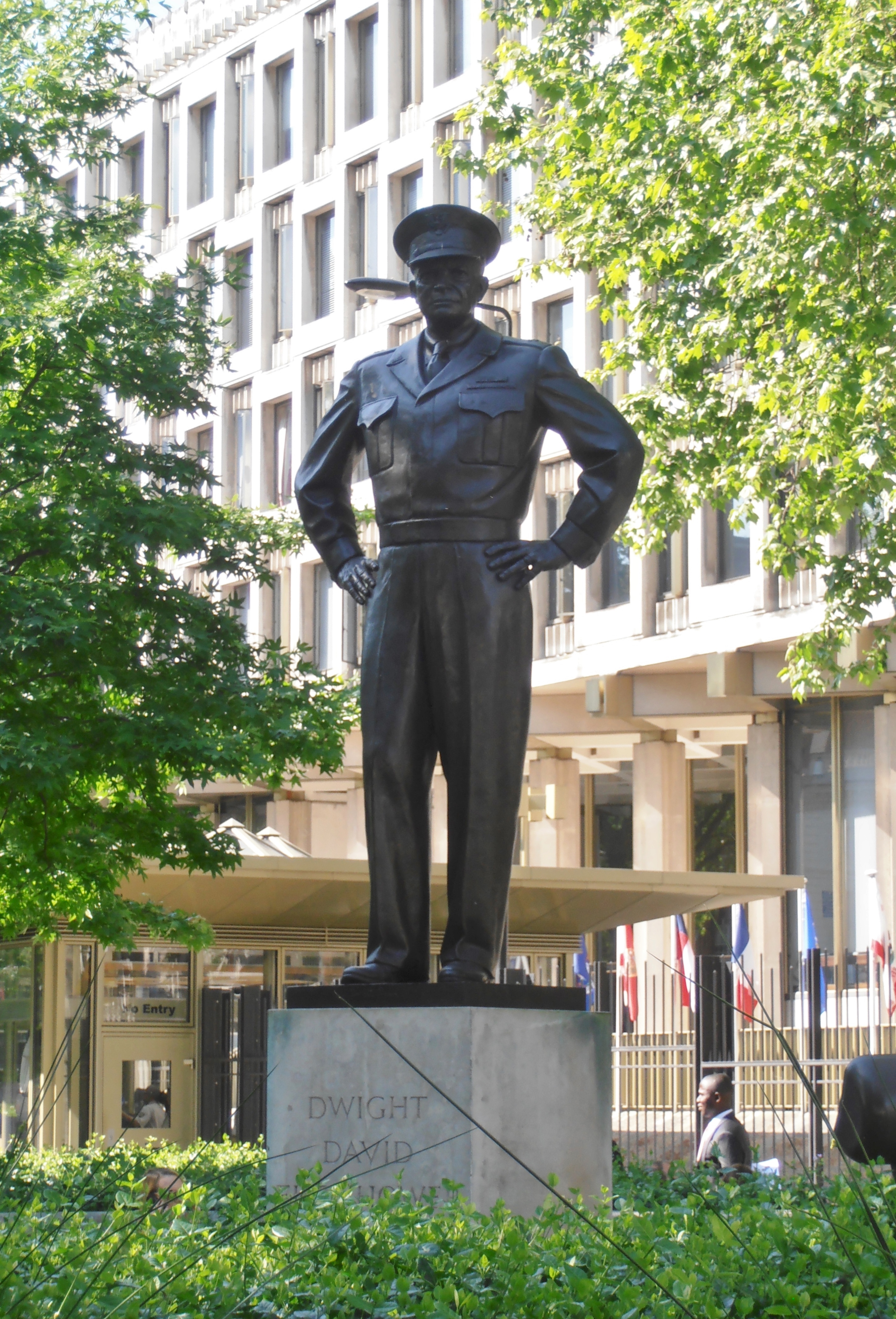 File:Statue of Dwight Eisenhower, Grosvenor Square W1.JPG ...