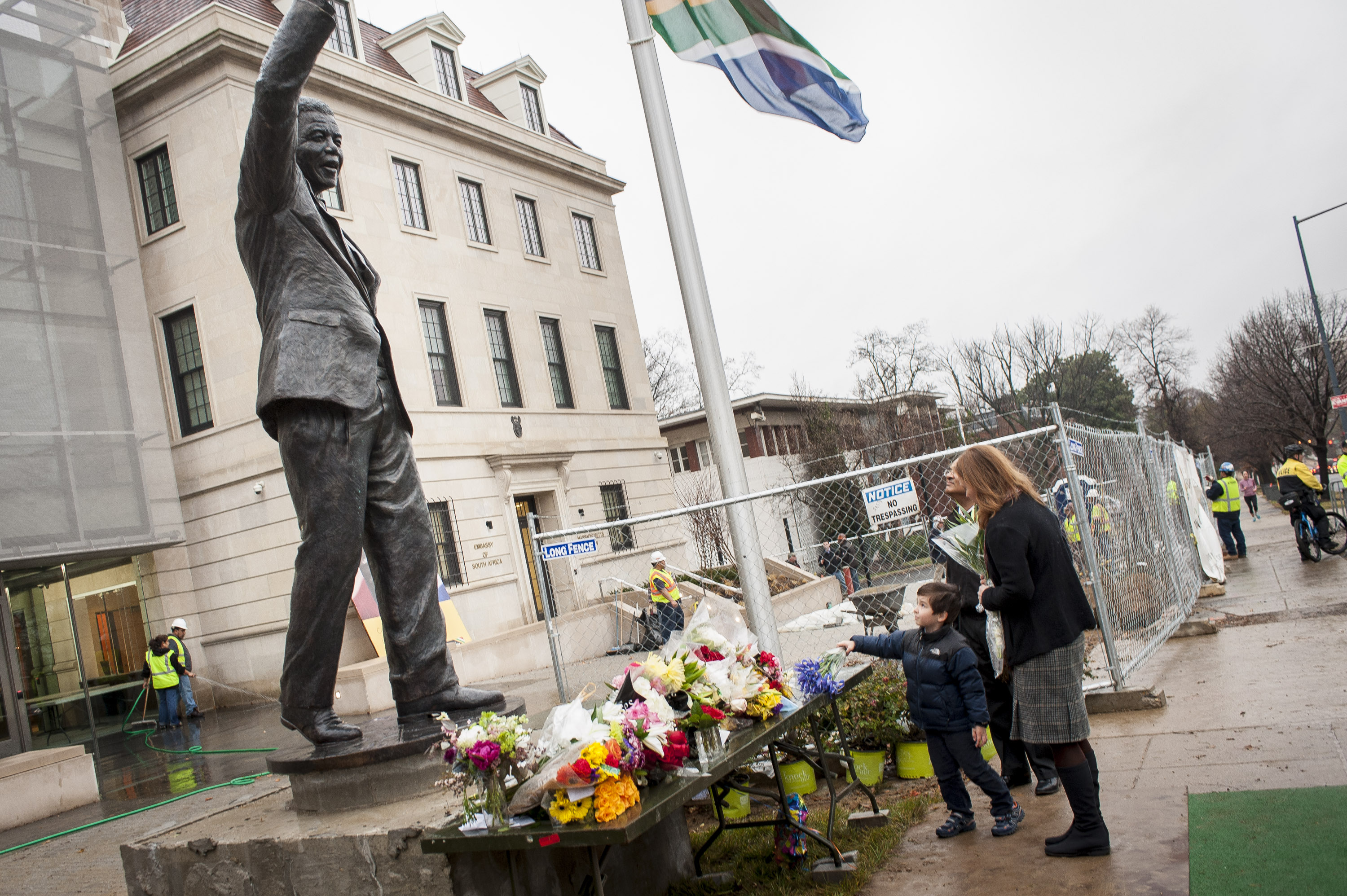 South African Embassy in D.C. Flooded With Visitors for Mandela « CBS DC