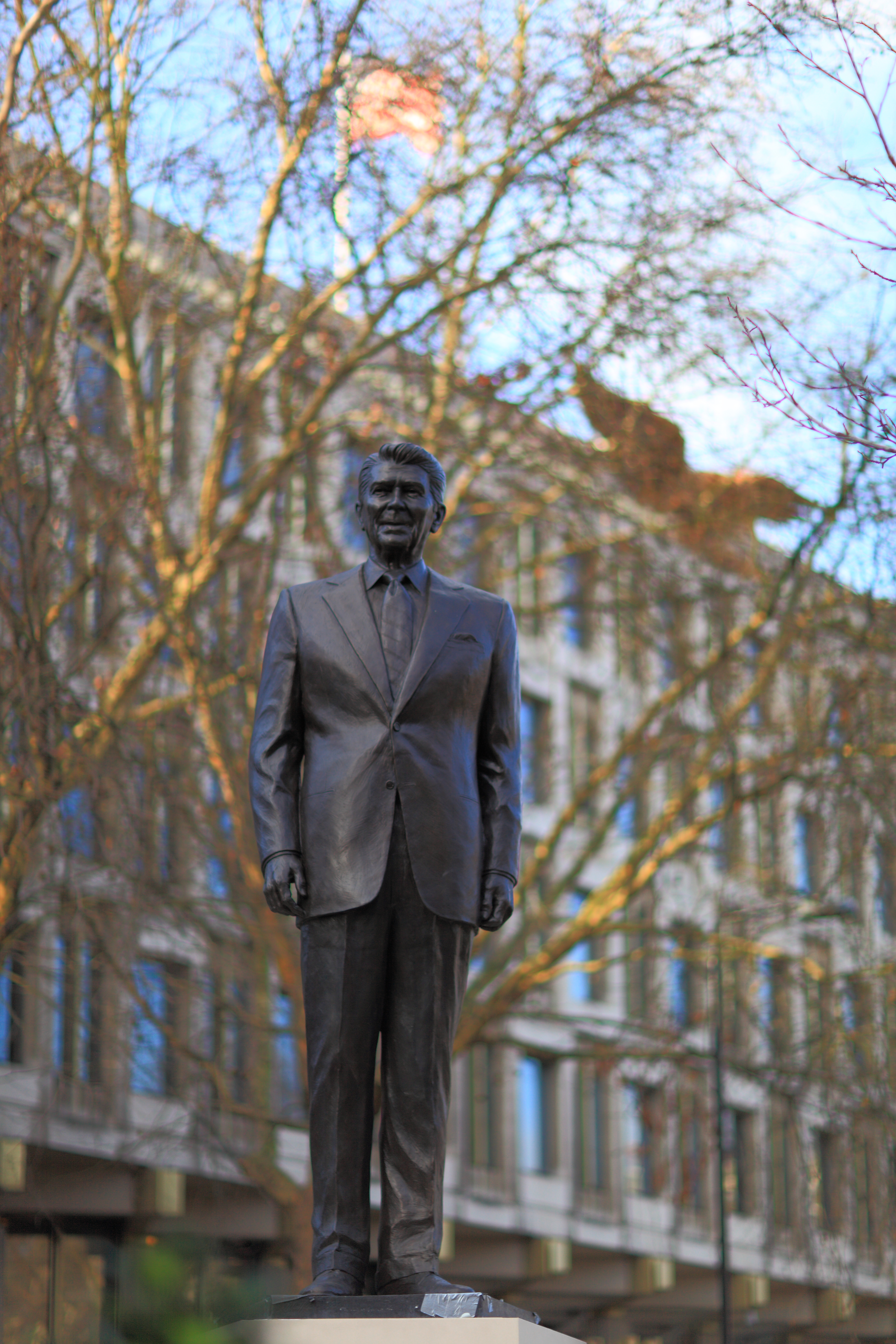 File:Ronald Reagan statue at the US Embassy London.JPG - Wikimedia ...