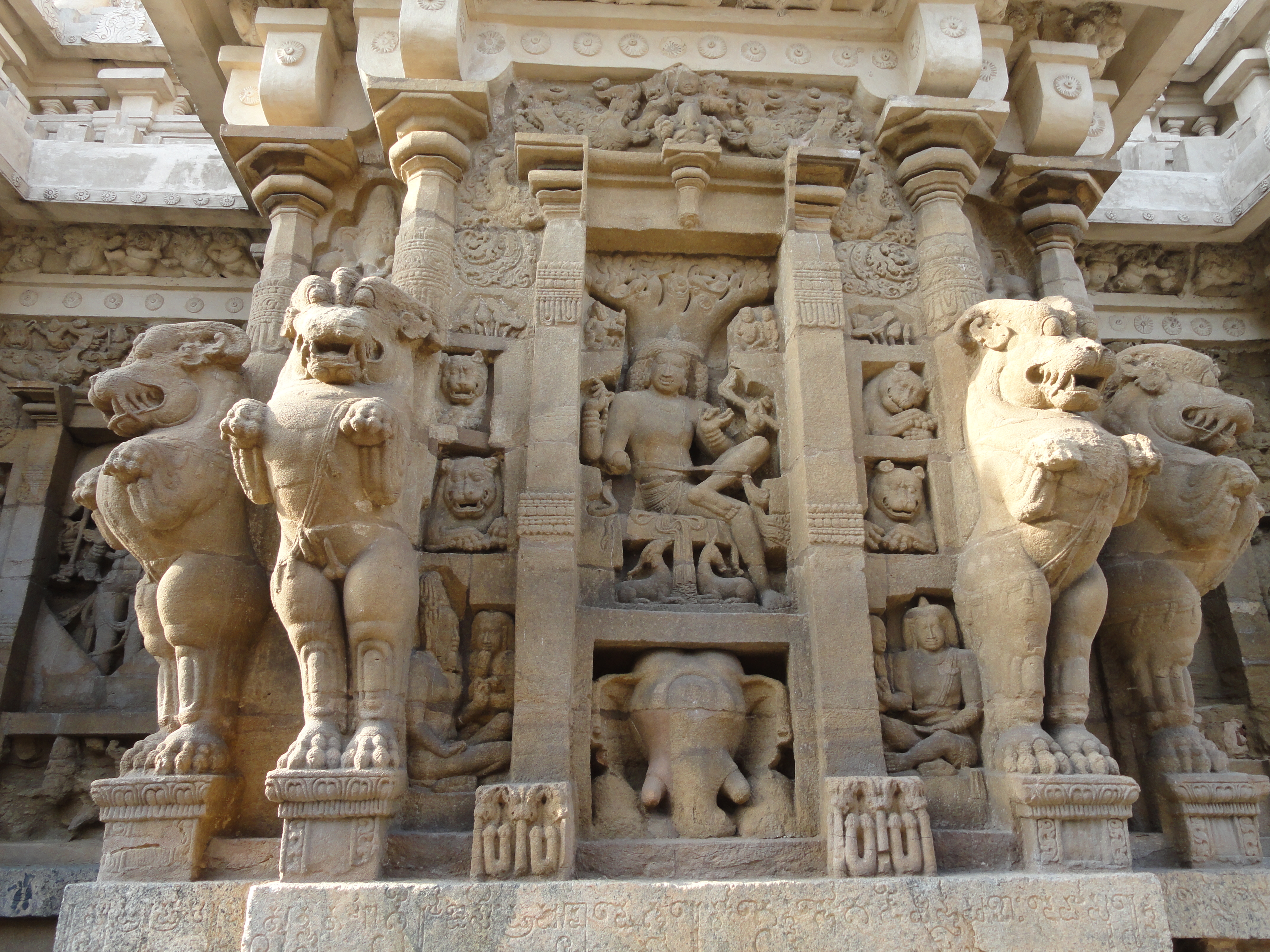 File:Kailasanathar temple statue 1.JPG - Wikimedia Commons