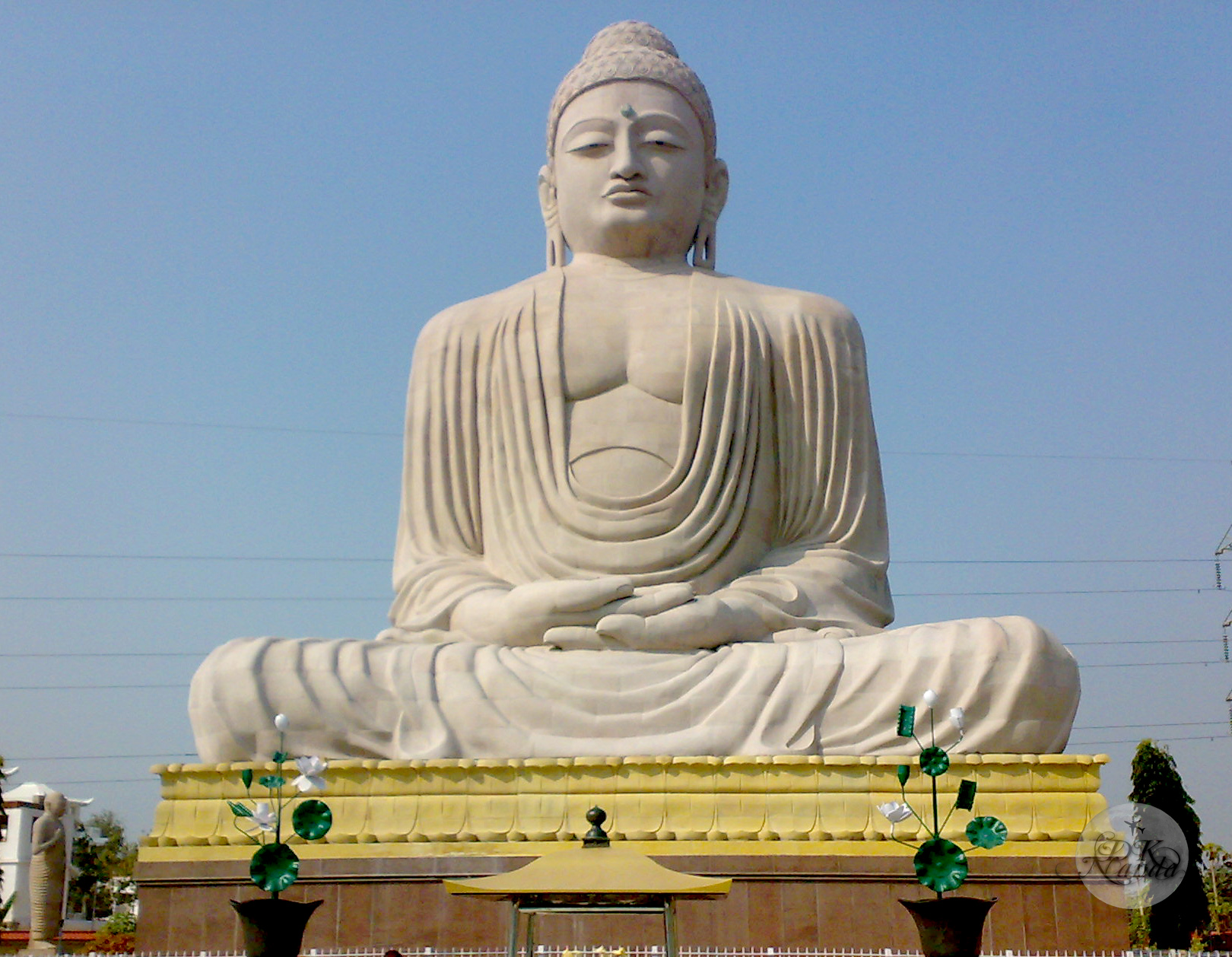 Statue by the side of LORD BUDDHA! | Mapio.net