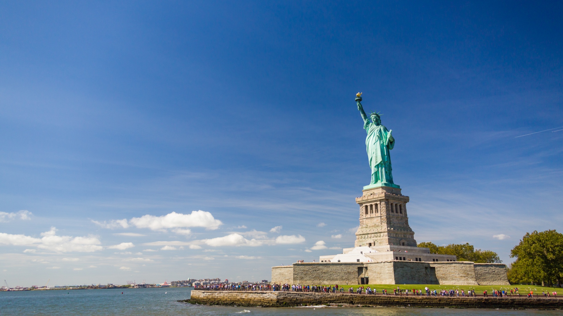 The Best Places to Take Photos of the Statue of Liberty - Bold Tourist