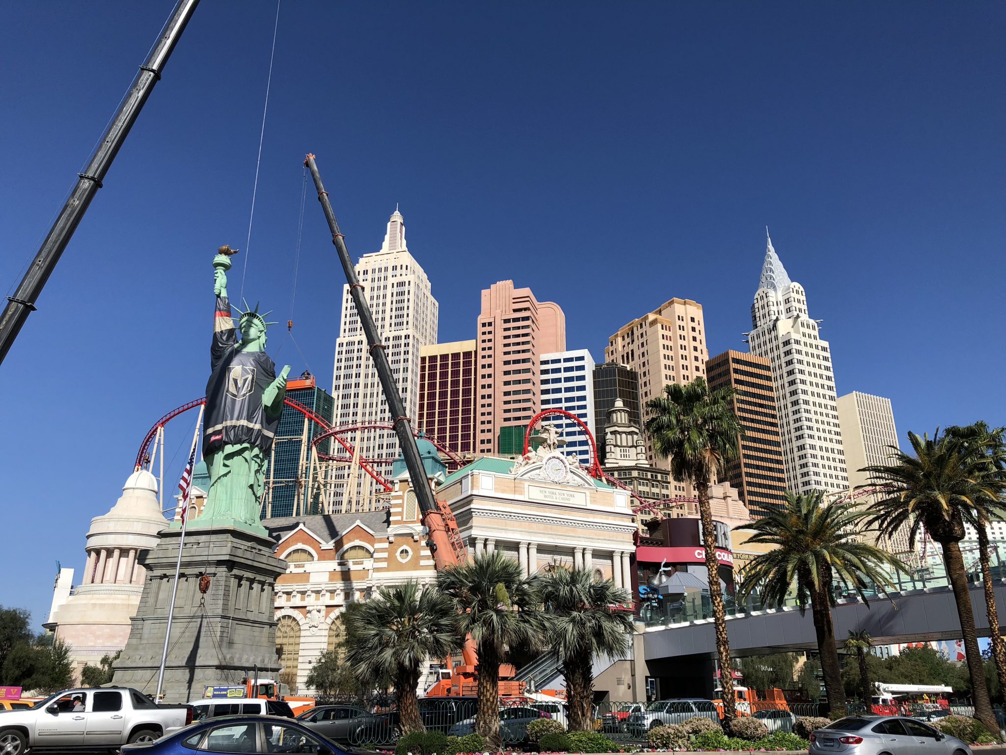 Las Vegas Statue Of Liberty Dons Vegas Golden Knights Jersey ...