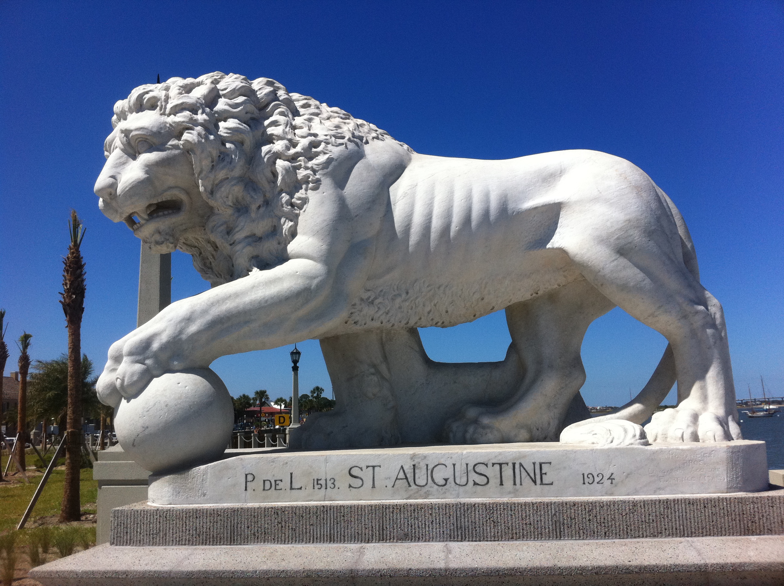 File:Bridge of Lions statue profile.JPG - Wikimedia Commons