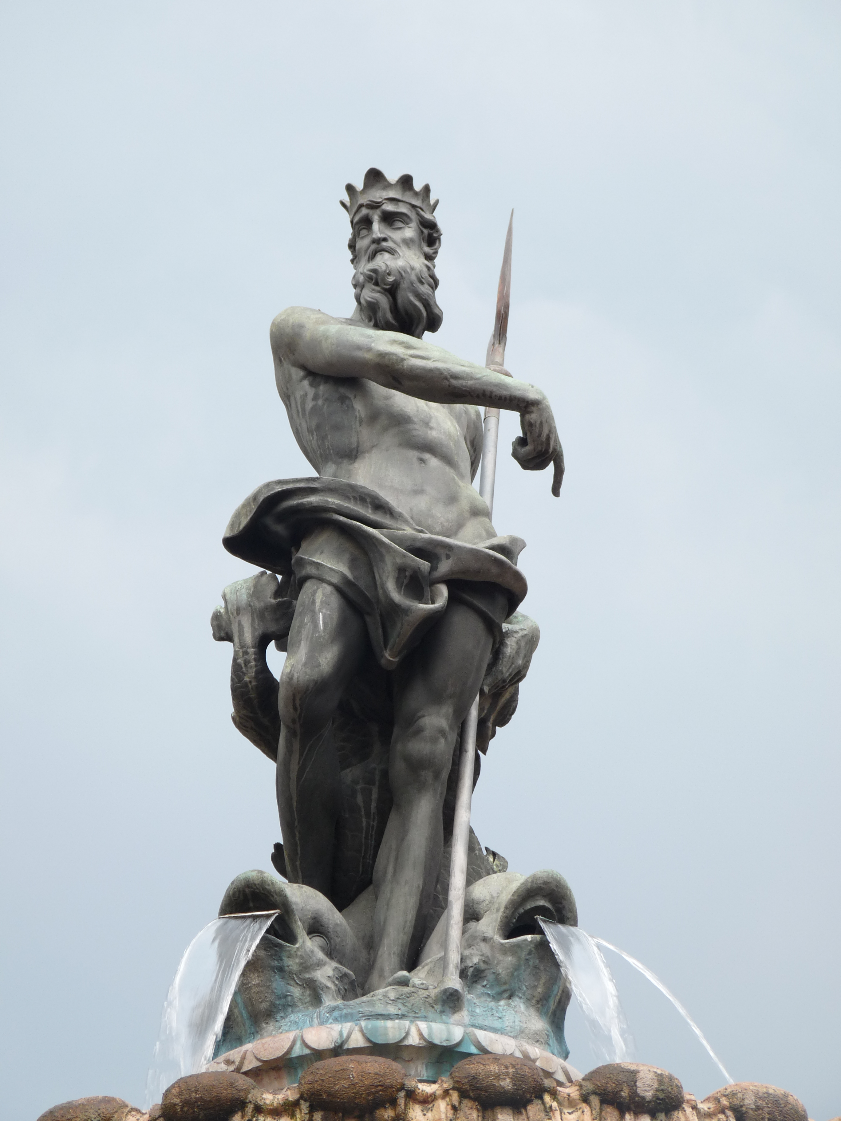 File:Trento-statue on top of the fountain of Neptune-front.jpg ...