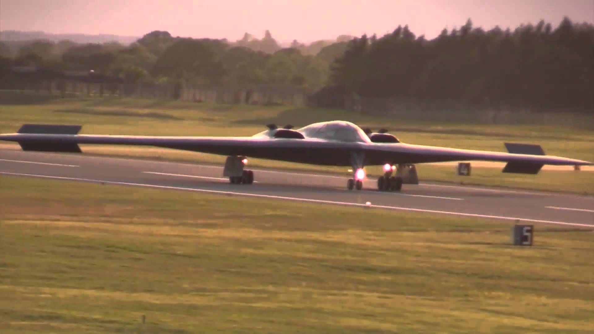 B-2 Spirit Stealth Bomber Landing At RAF Fairford Participation In ...