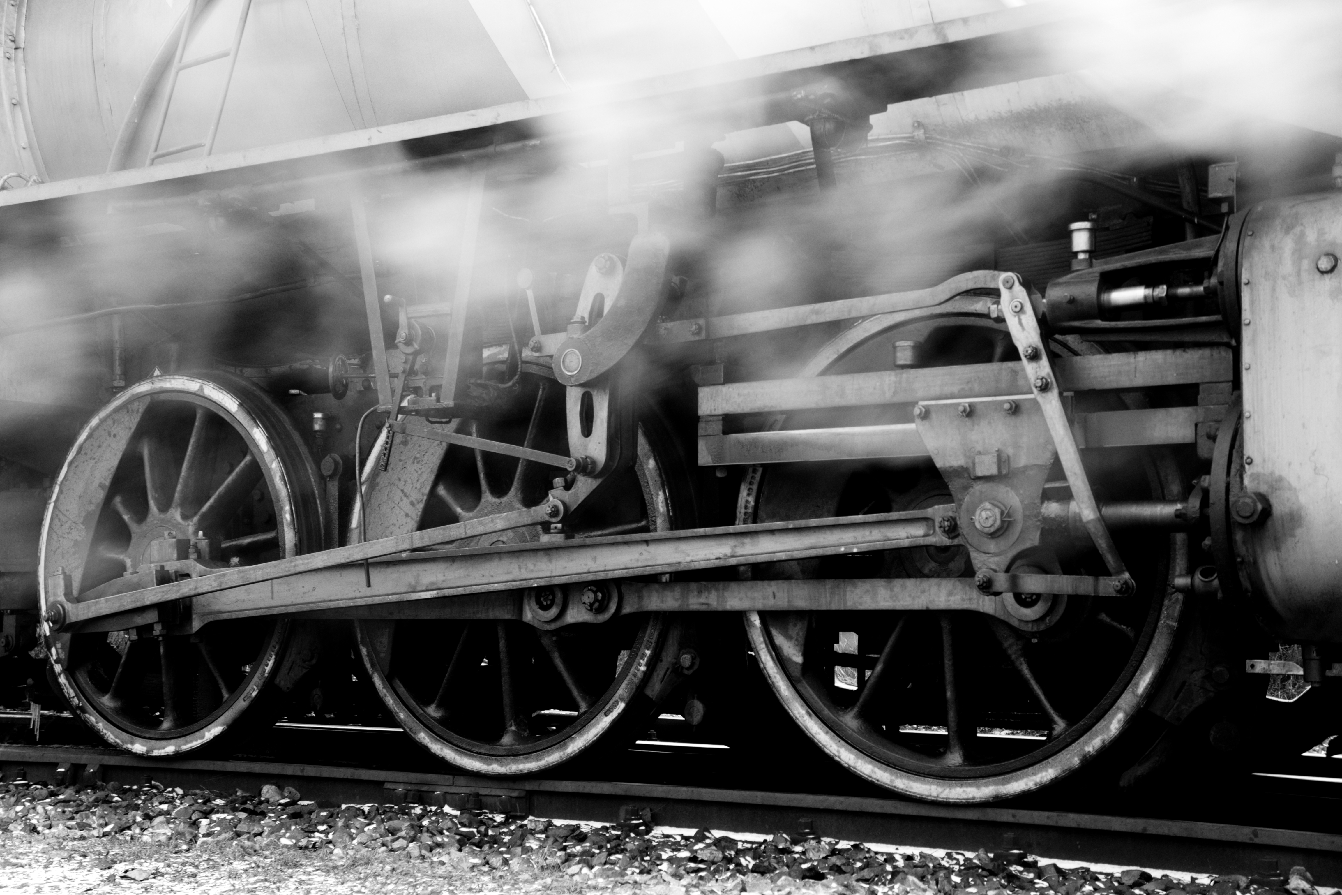 File:Steam locomotive running gear.jpg - Wikimedia Commons