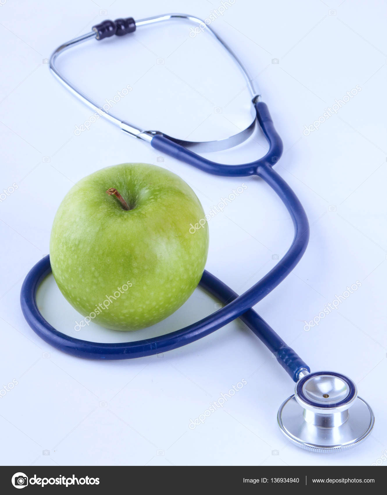 Medical stethoscope and apple isolated on white background — Stock ...