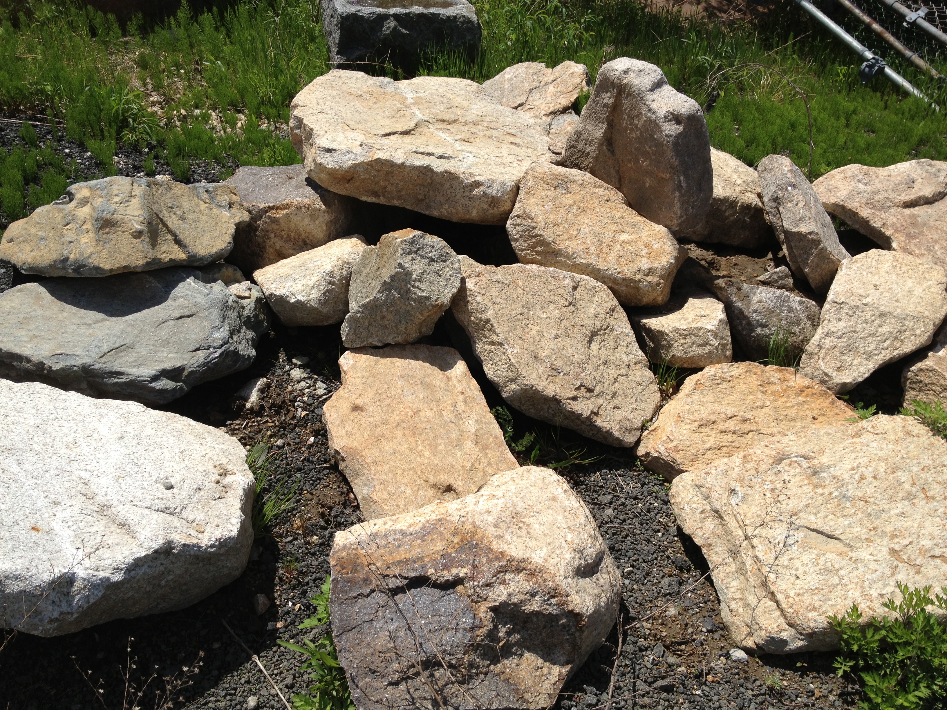 Natural Flat Stone Boulders $150/ton | Reis Asphalt