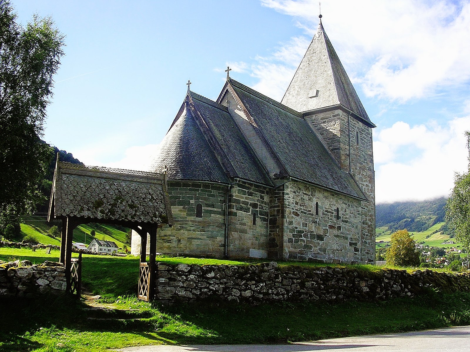 Hove Stone Church, at Vik. Dragons under the eaves. | Norway Road ...