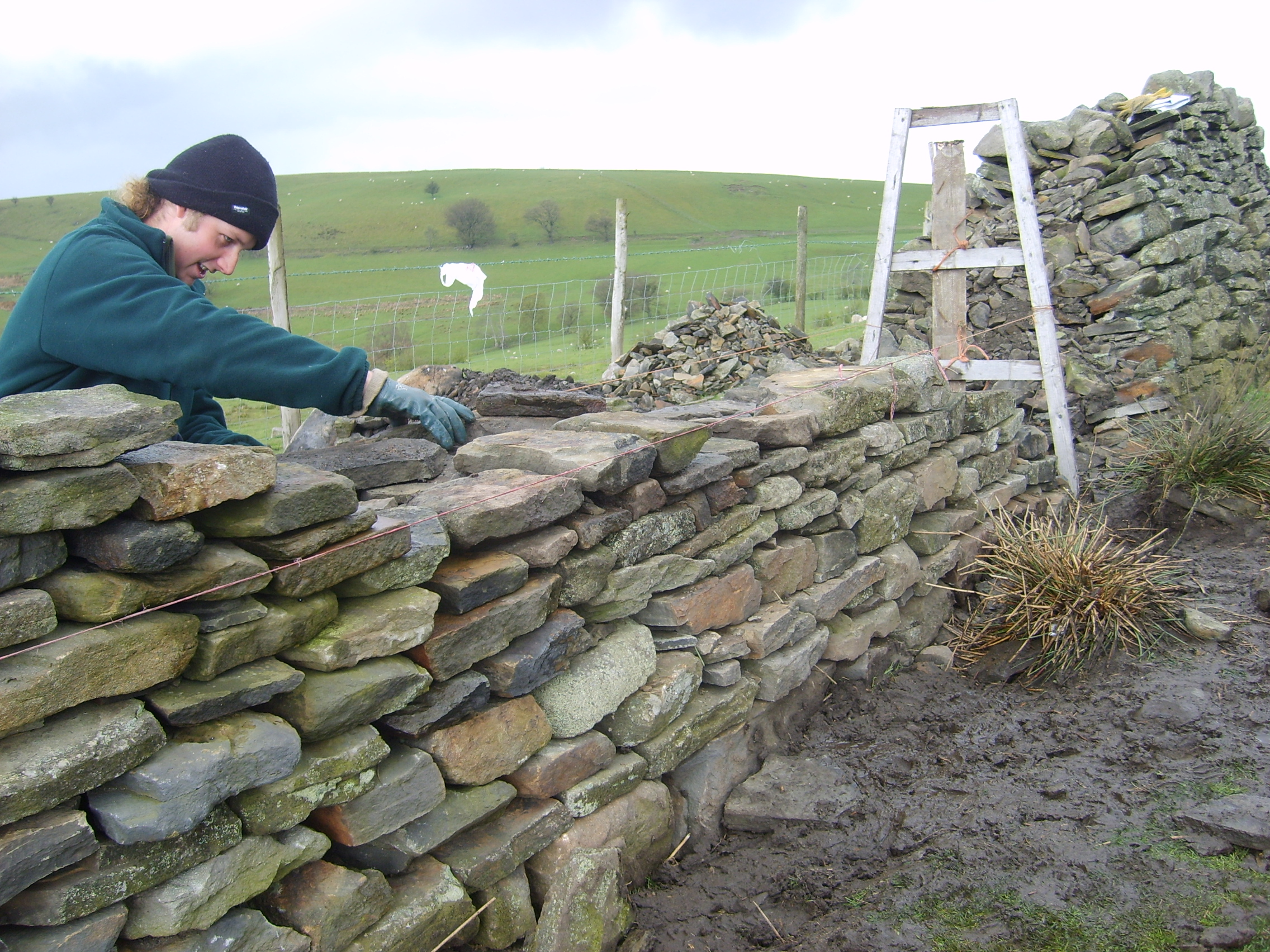 File:Dry Stone wall building.JPG - Wikimedia Commons