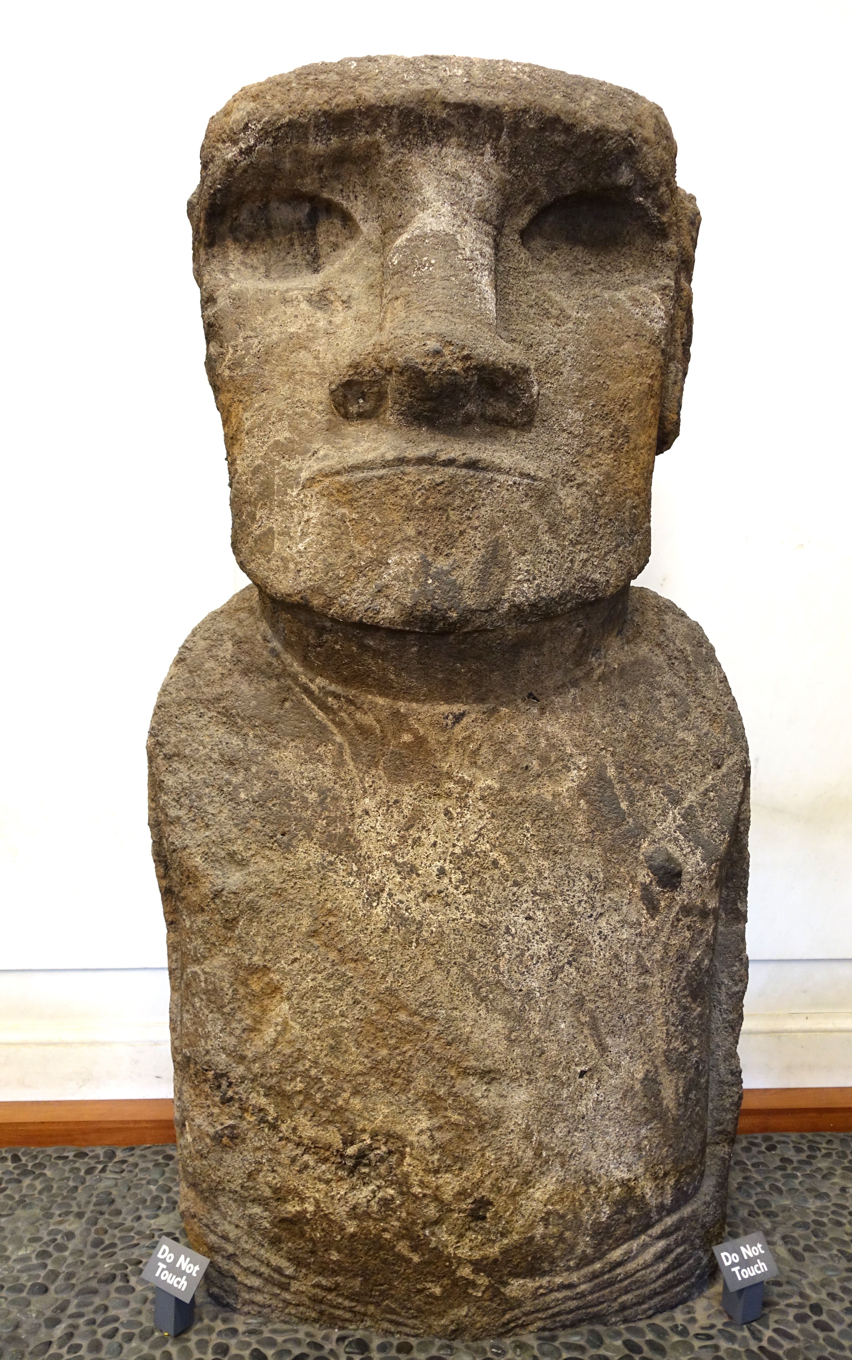 File:Moai (Easter Island stone figure), Rapa Nui, Easter Island ...