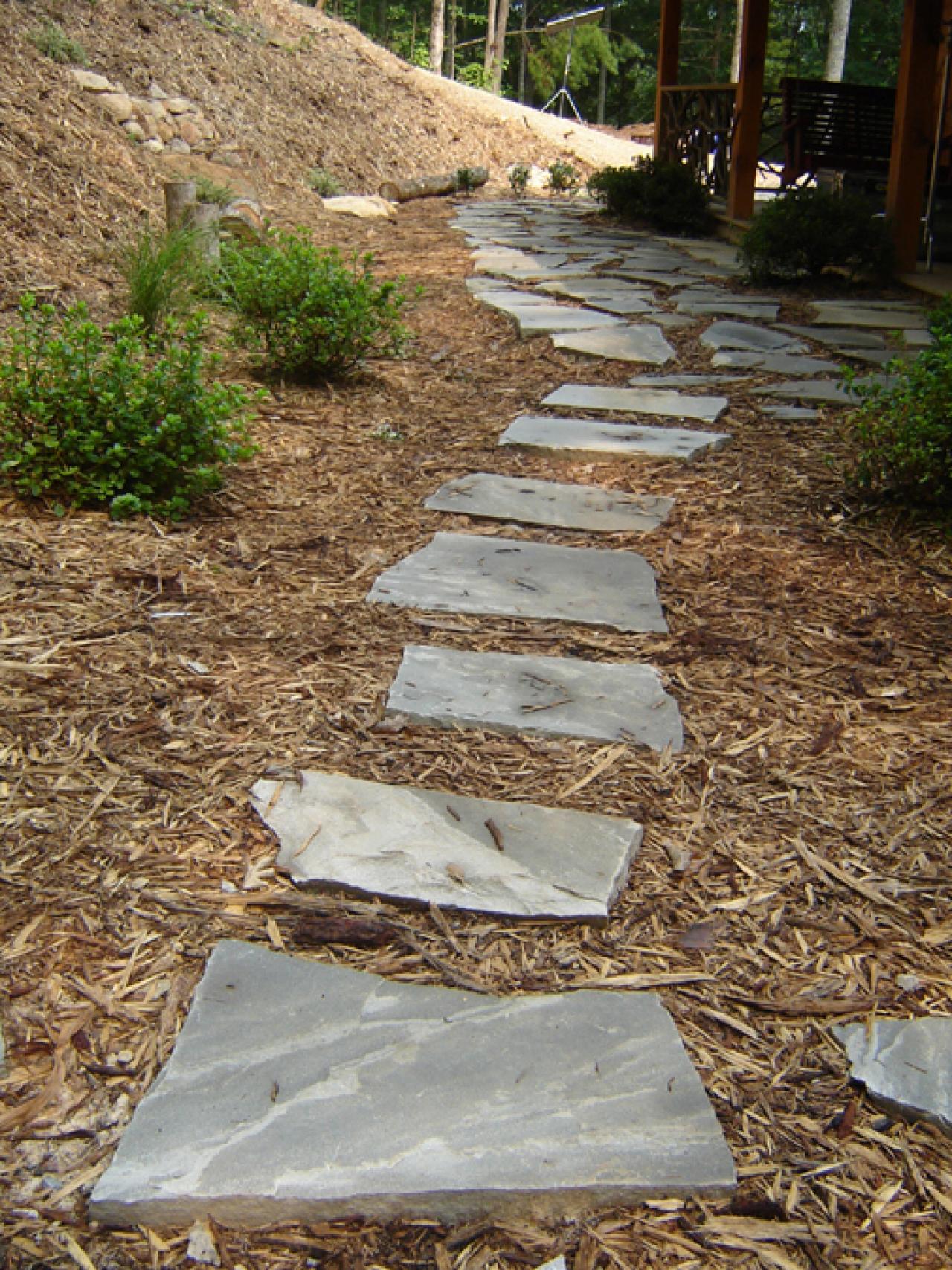 How To Lay a Flagstone Pathway | how-tos | DIY