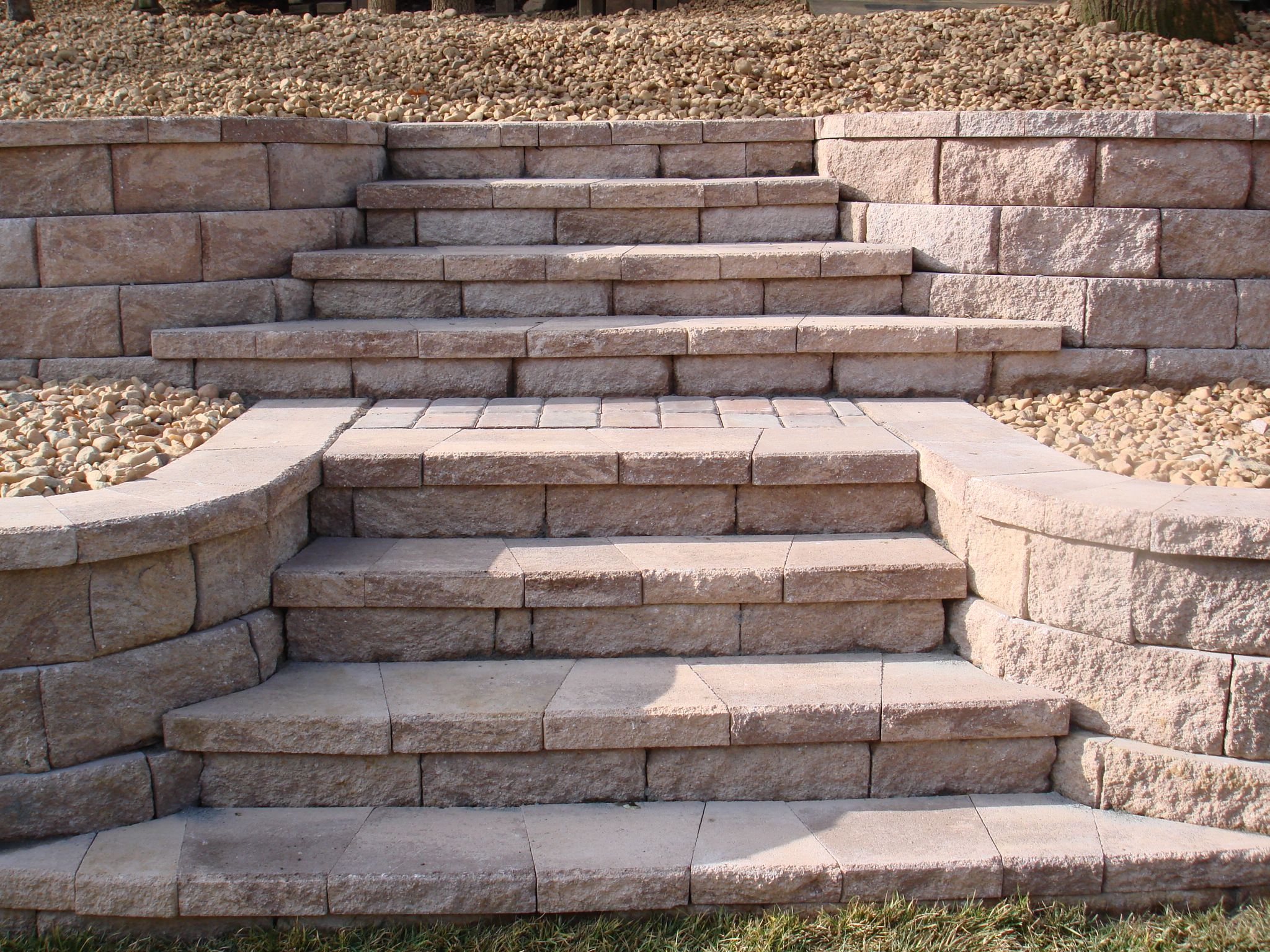 retaining wall stairs | Retaining Wall with Stone Steps ...