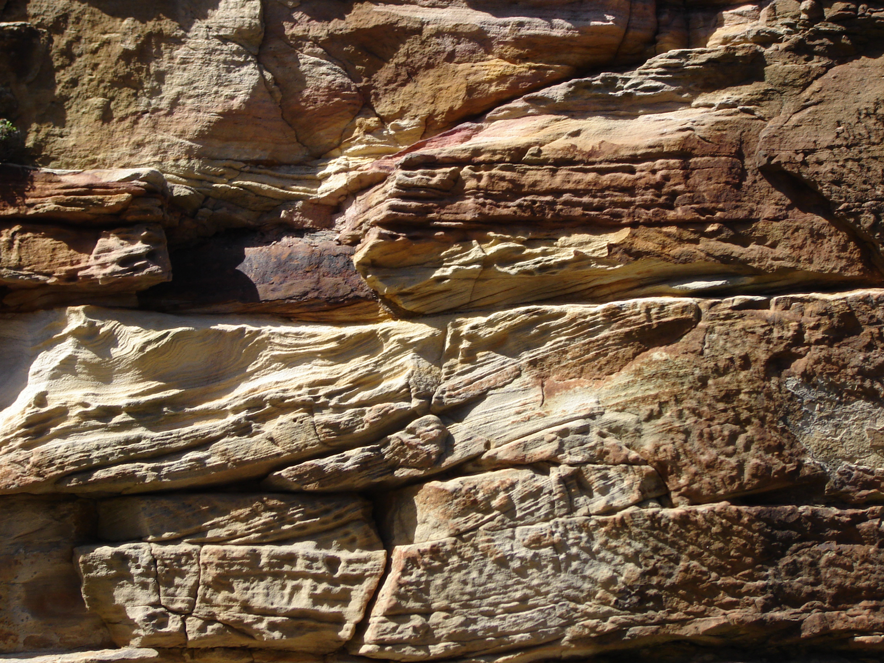 Натуральный камень скала