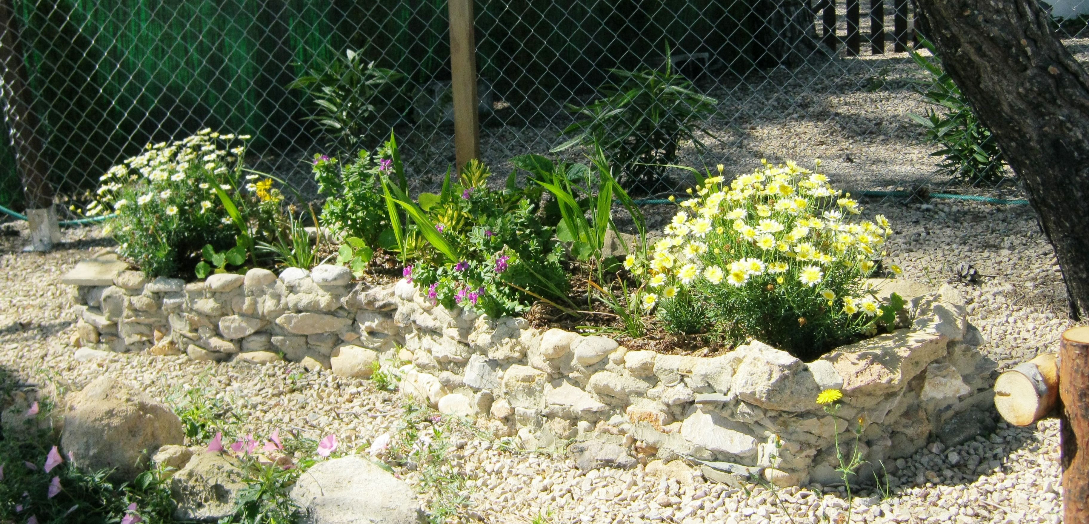 How to Build Rustic Stone Planters for Your Garden | Planters and ...