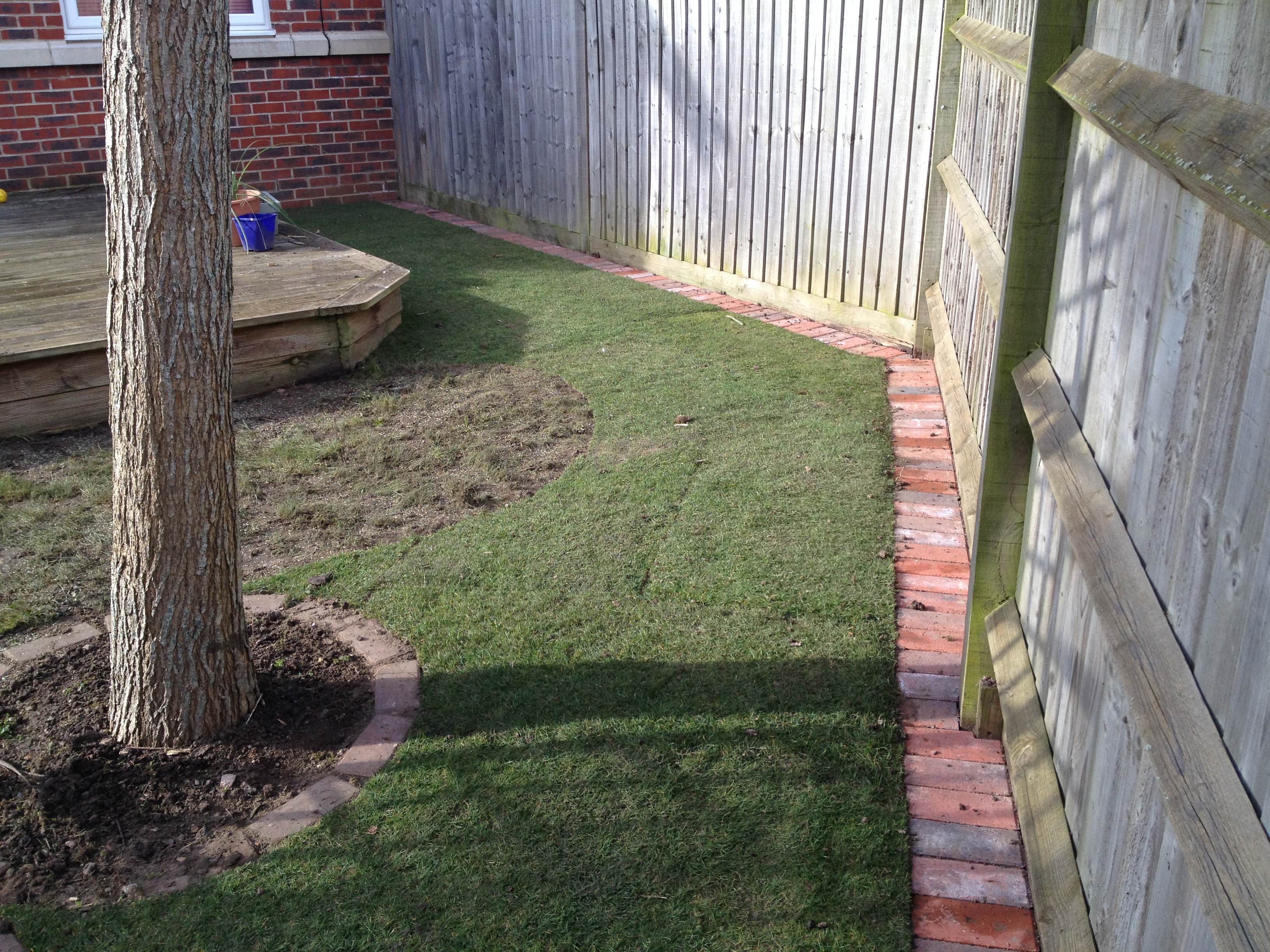 how to do brick edging | ... newly created lawn edge along the fence ...