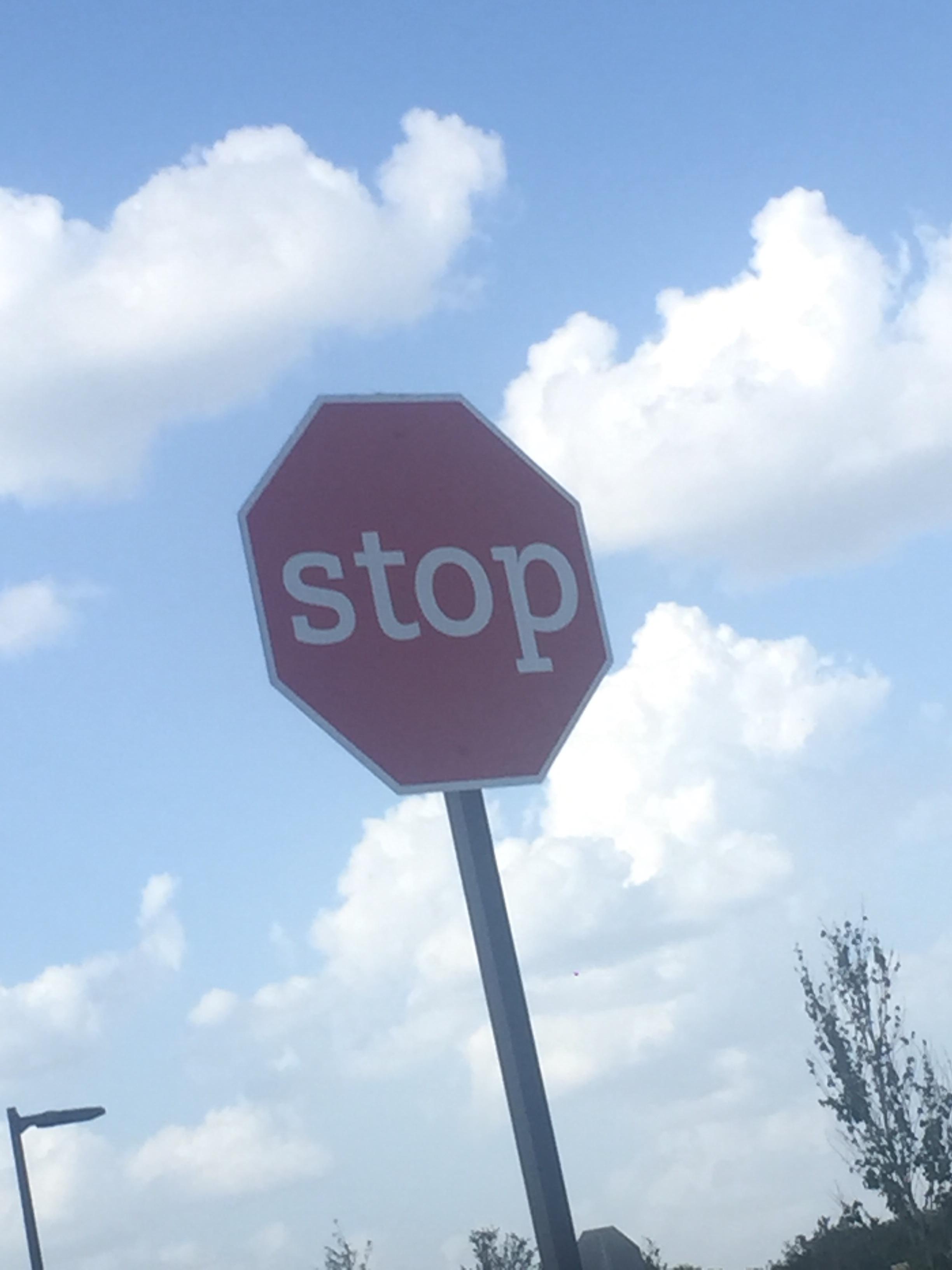 This weird lower-case stop sign : mildlyinteresting