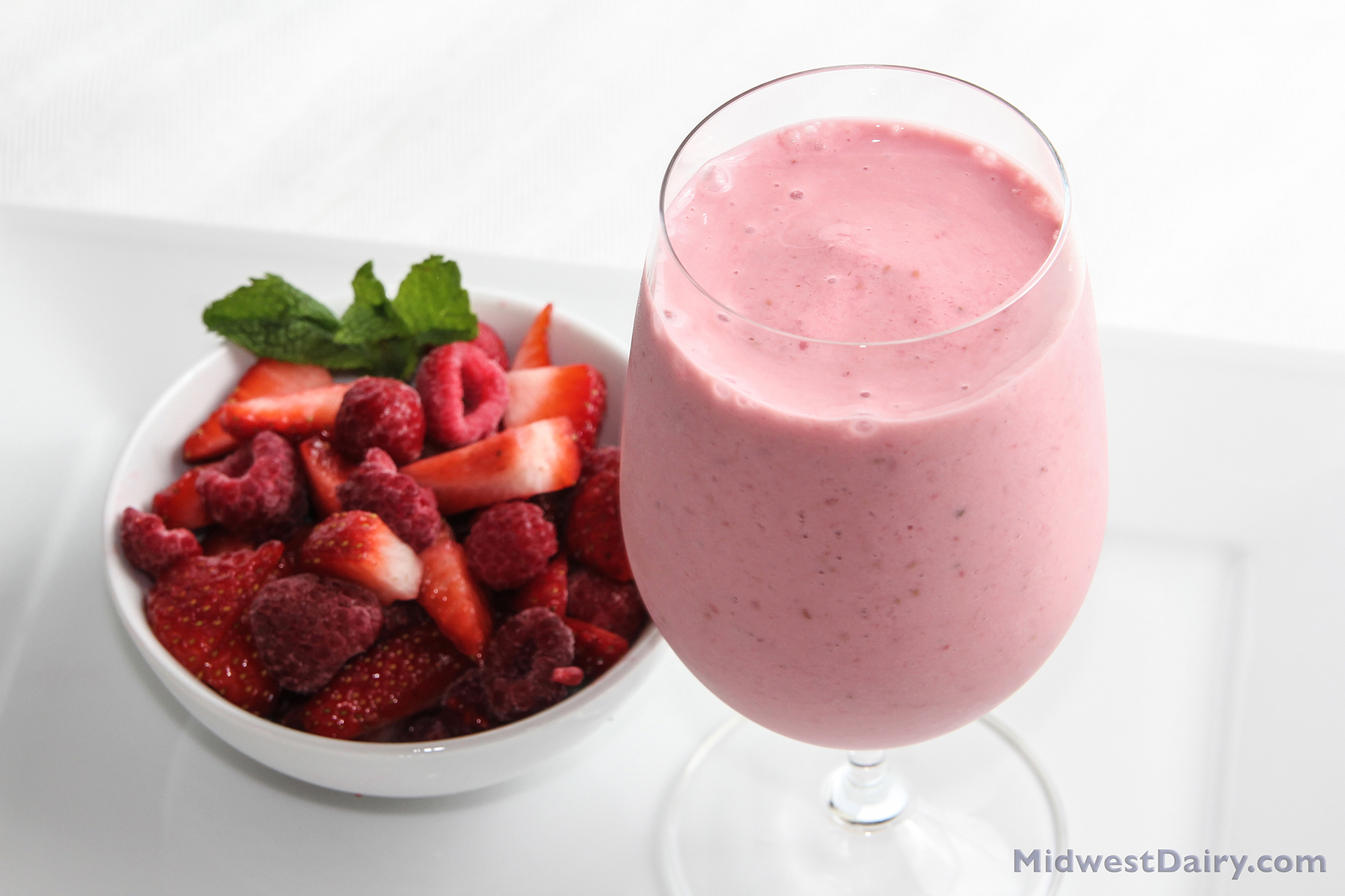 Raspberry-Strawberry Yogurt Smoothie Recipe - Midwest Dairy