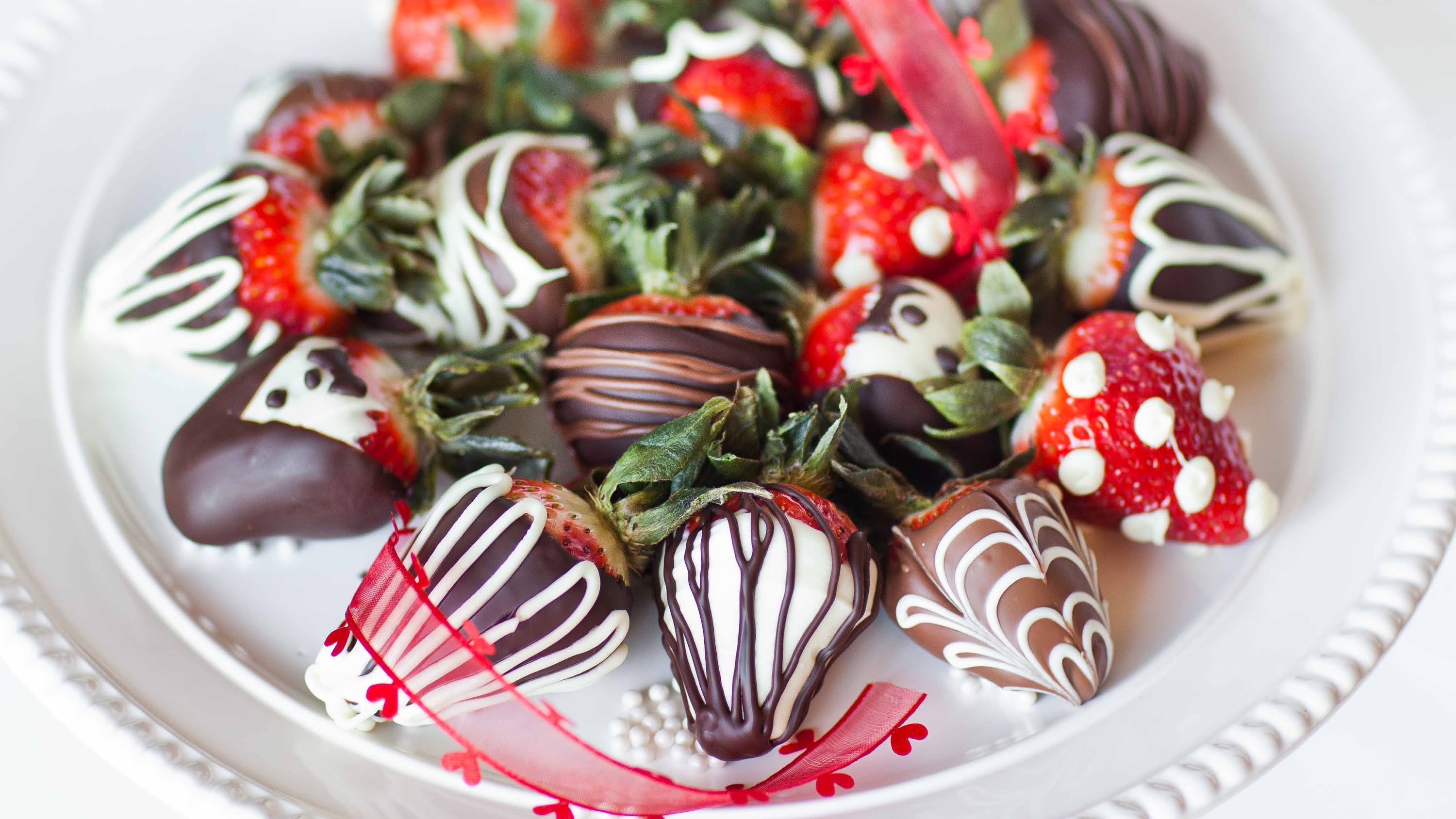 How to Make Chocolate Covered Strawberries - YouTube