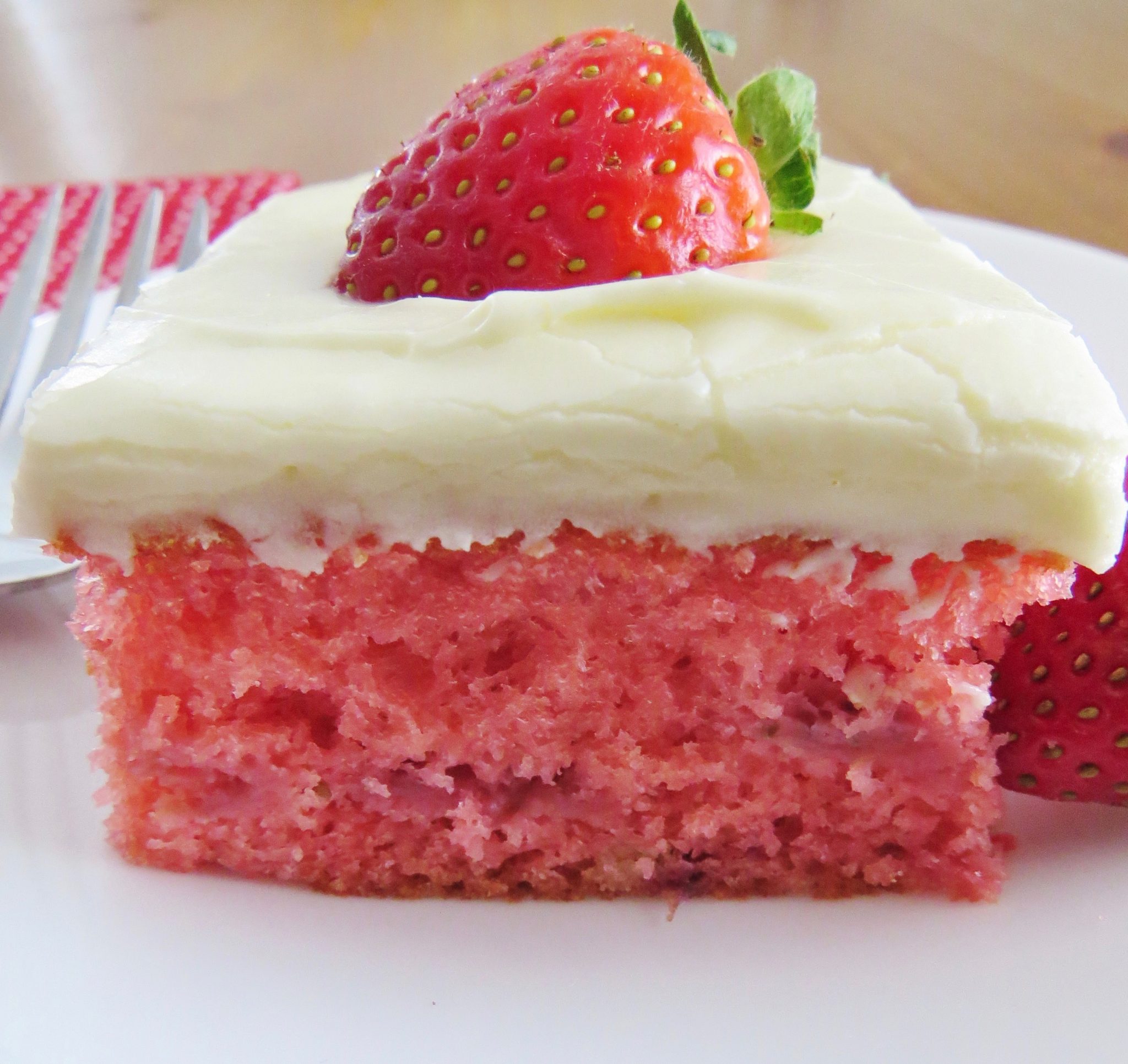 Fresh Strawberry Cake - The Country Cook