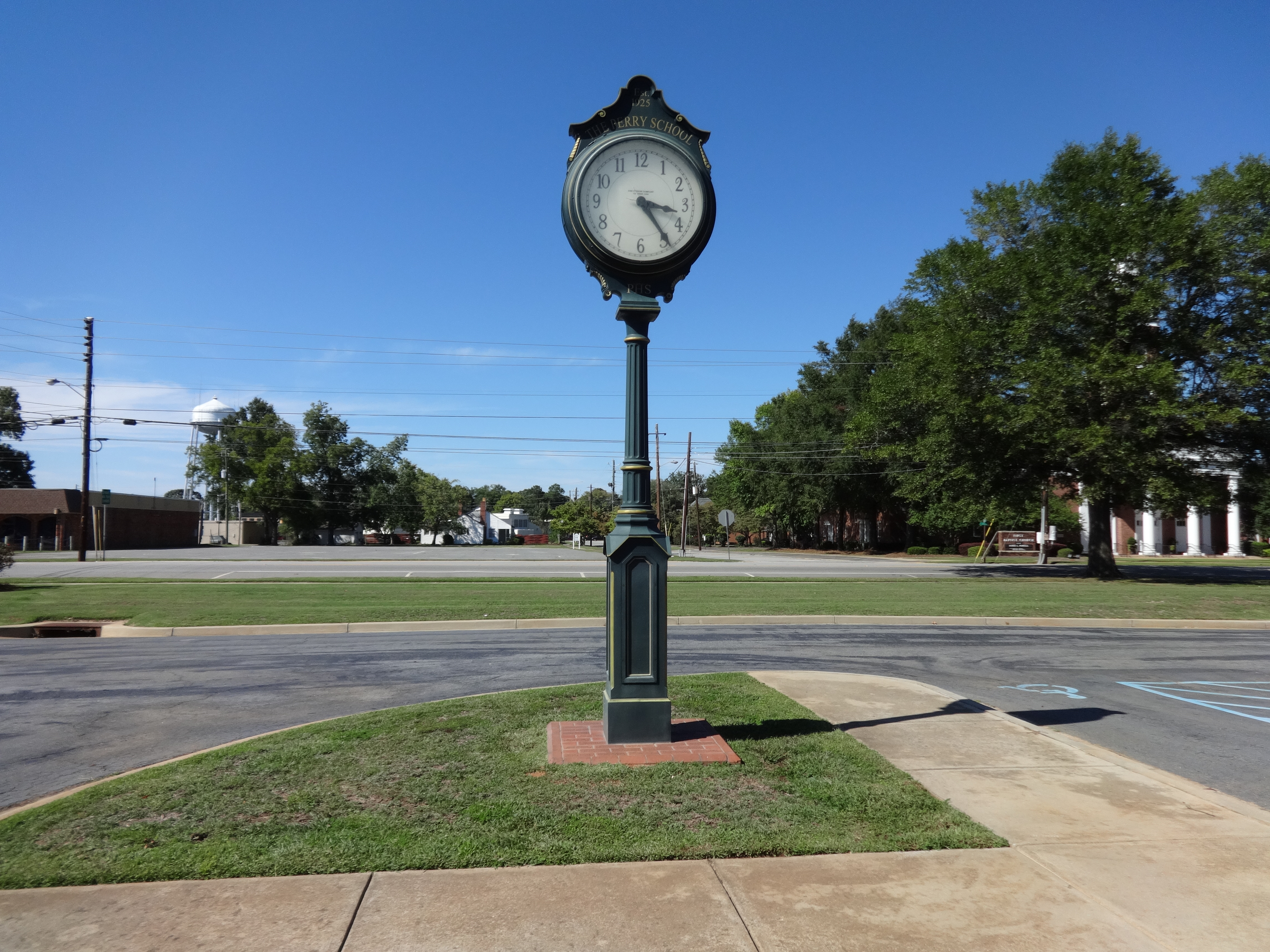 File:Street clock (Verdin), Perry School, Perry, Georgia.JPG ...