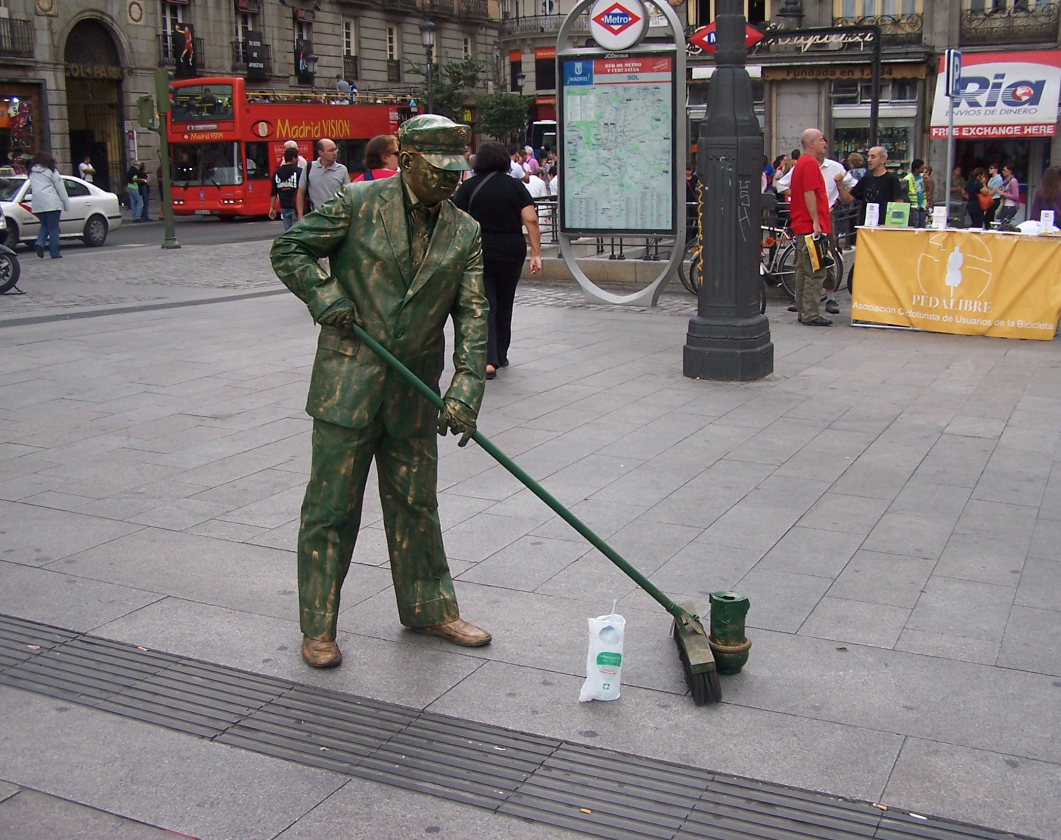 Madrid – Silly Street Performers | Sandie's Off the Beaten Path Blog