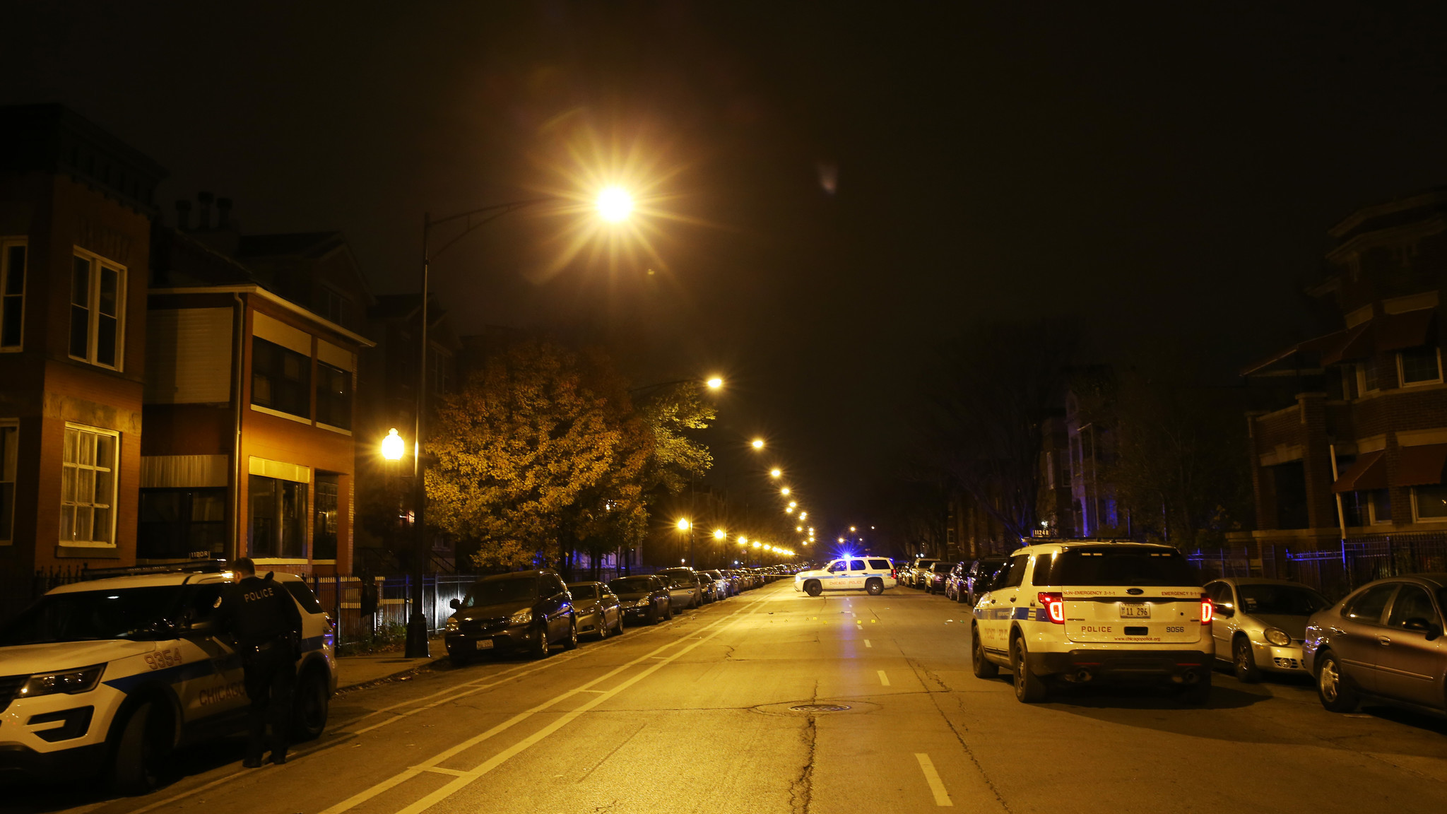 Emanuel's LED streetlight, immigrant ID plans advance - Chicago Tribune