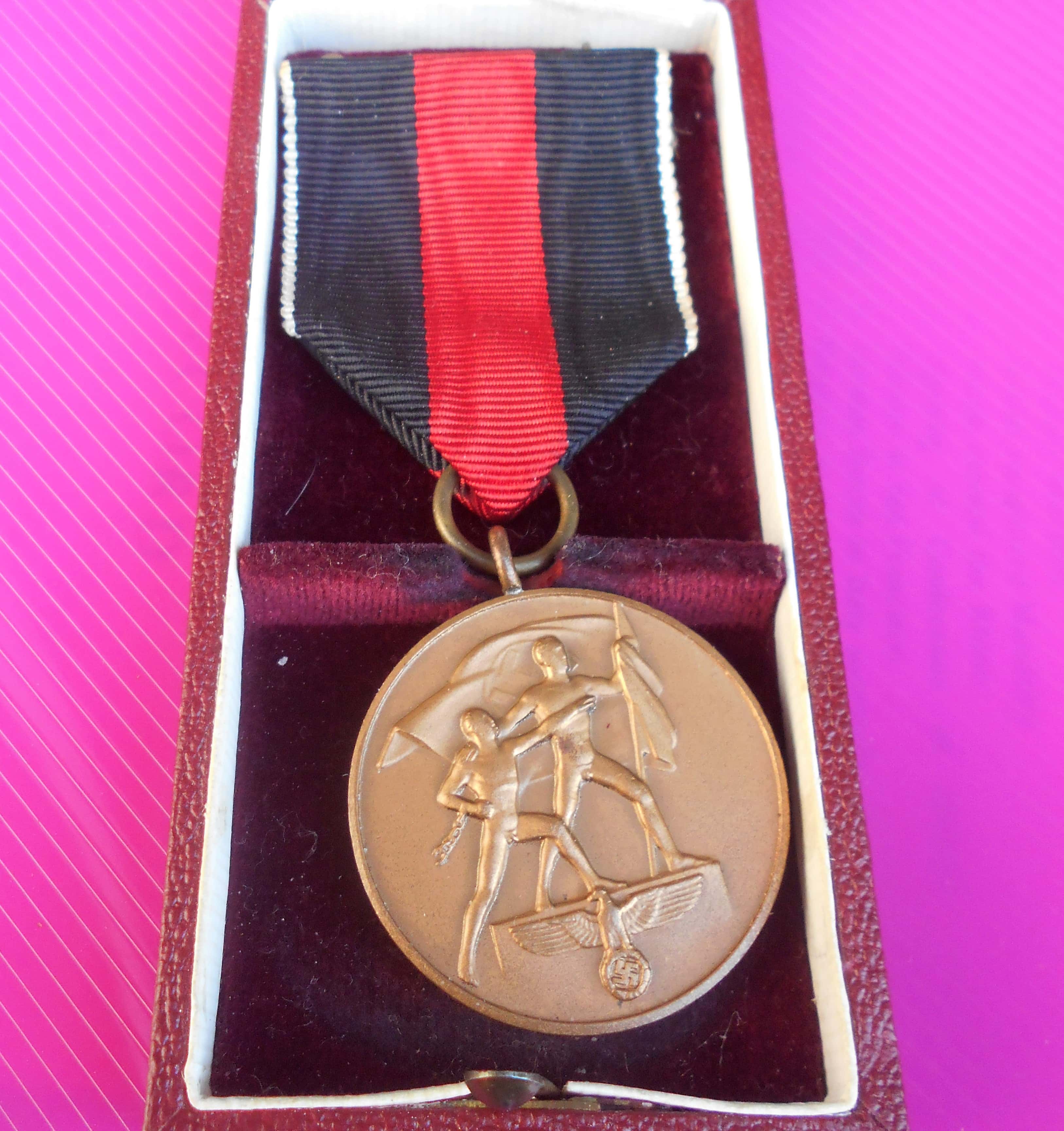 Cased Sudetenland Medal - AA antiques