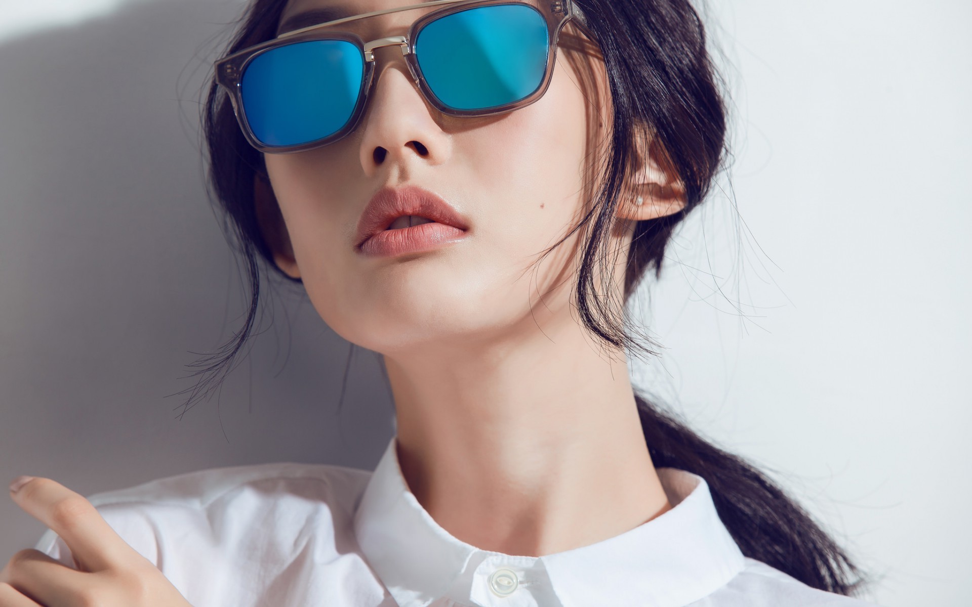 Stylish Asian Girl With Cool Glasses Wallpaper 00868 - Baltana