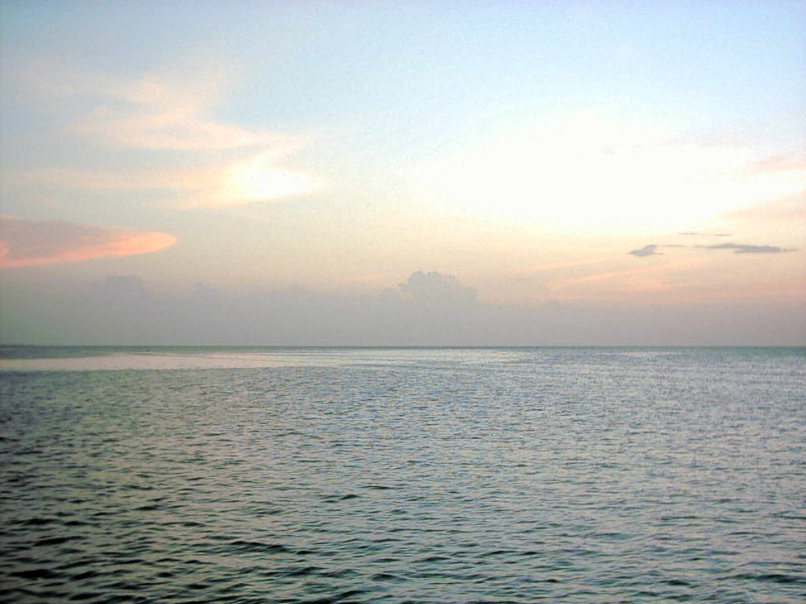File:Sun and sea.JPG - Wikimedia Commons