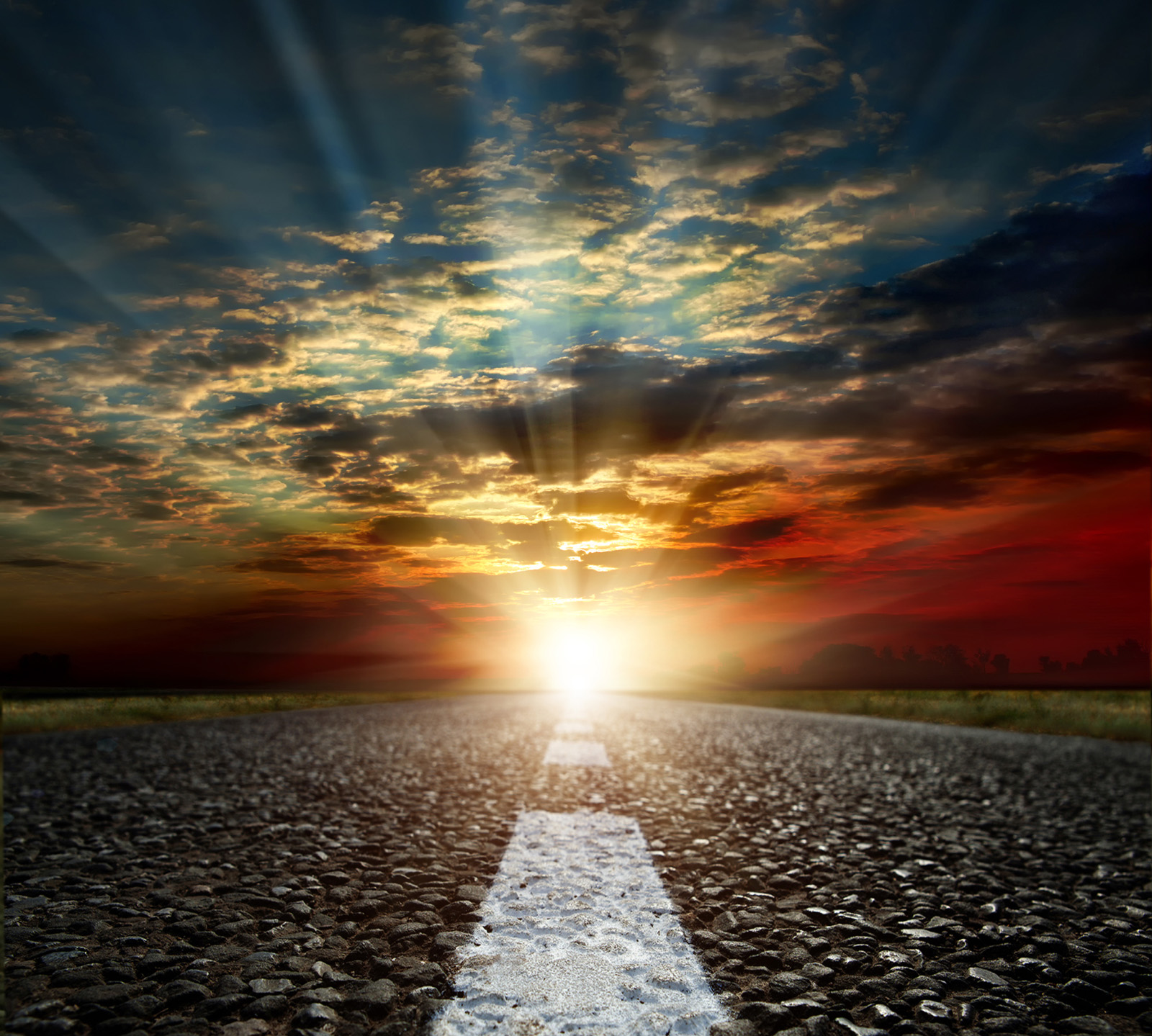 Bright sunlight and road surface 51048 - Roads photo - Landscape scenery