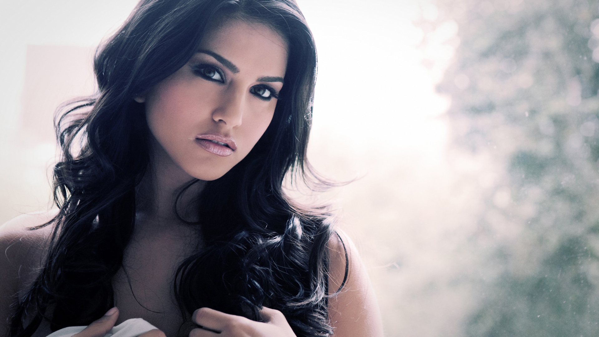 7 Reasons Why We Should Support Sunny Leone - News Aur Chai