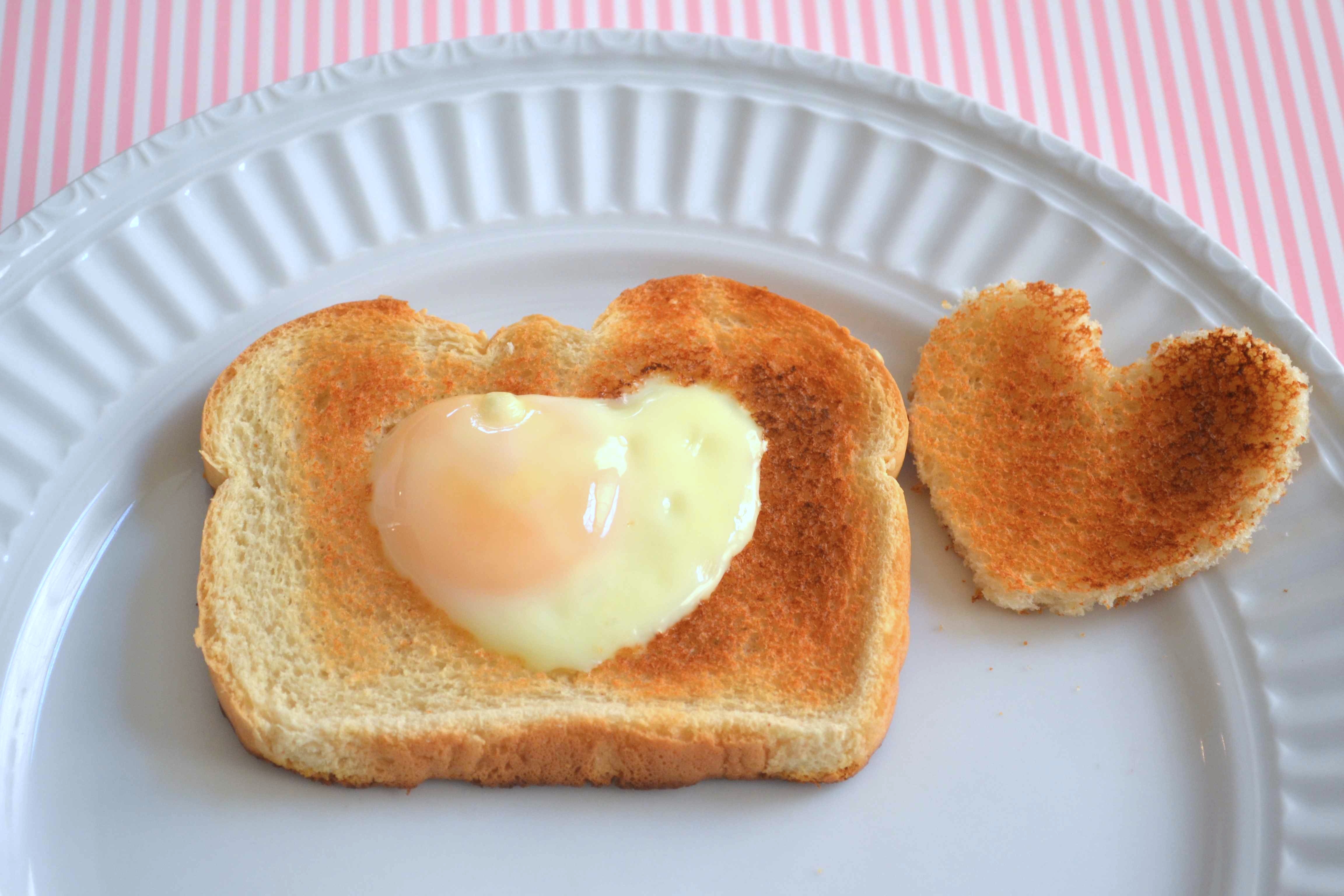 Sunny-Side Up Eggs in Toast - Measuring Cups, Optional