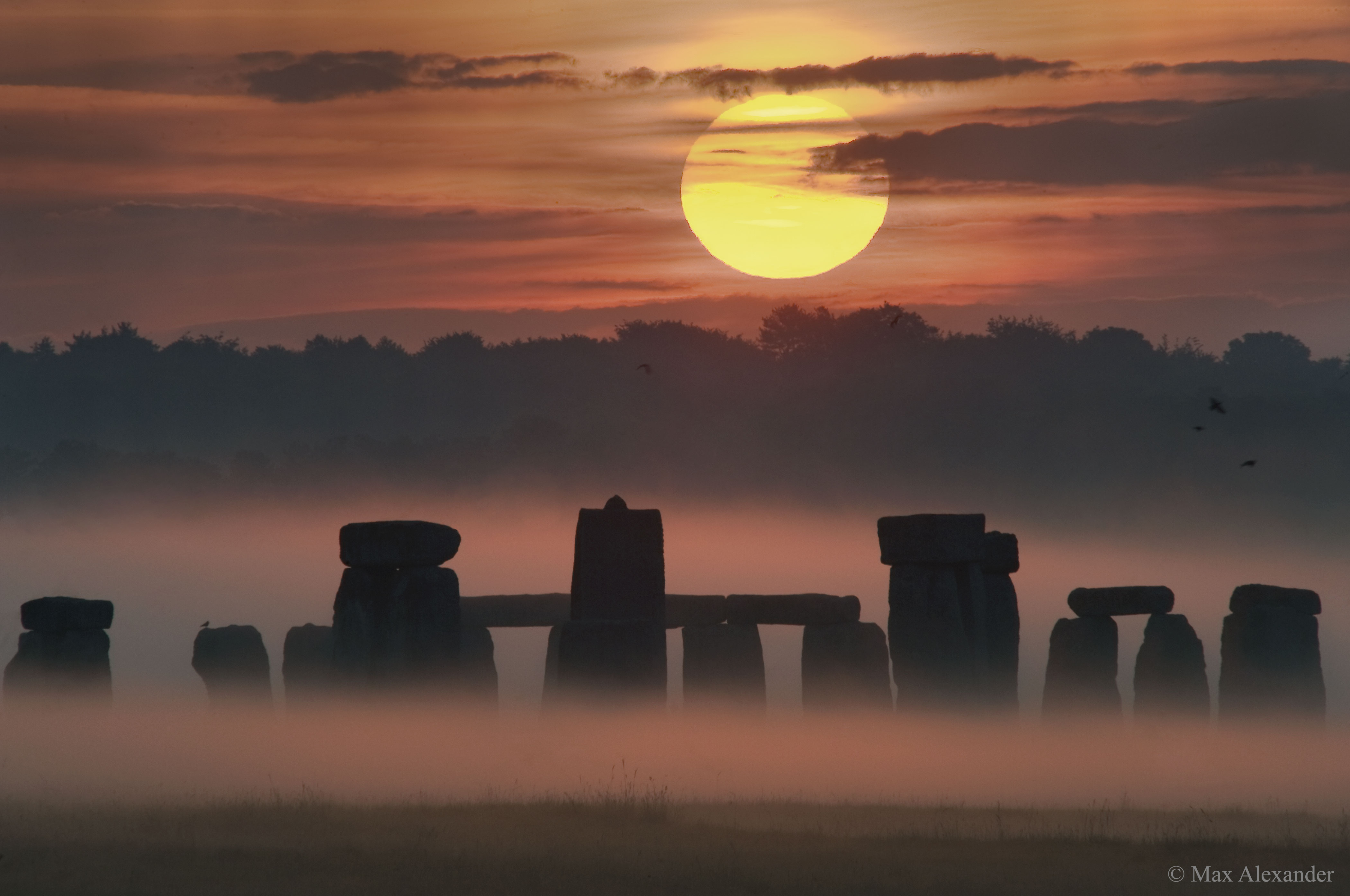 APOD: 2016 June 20 - Sunrise Solstice over Stonehenge