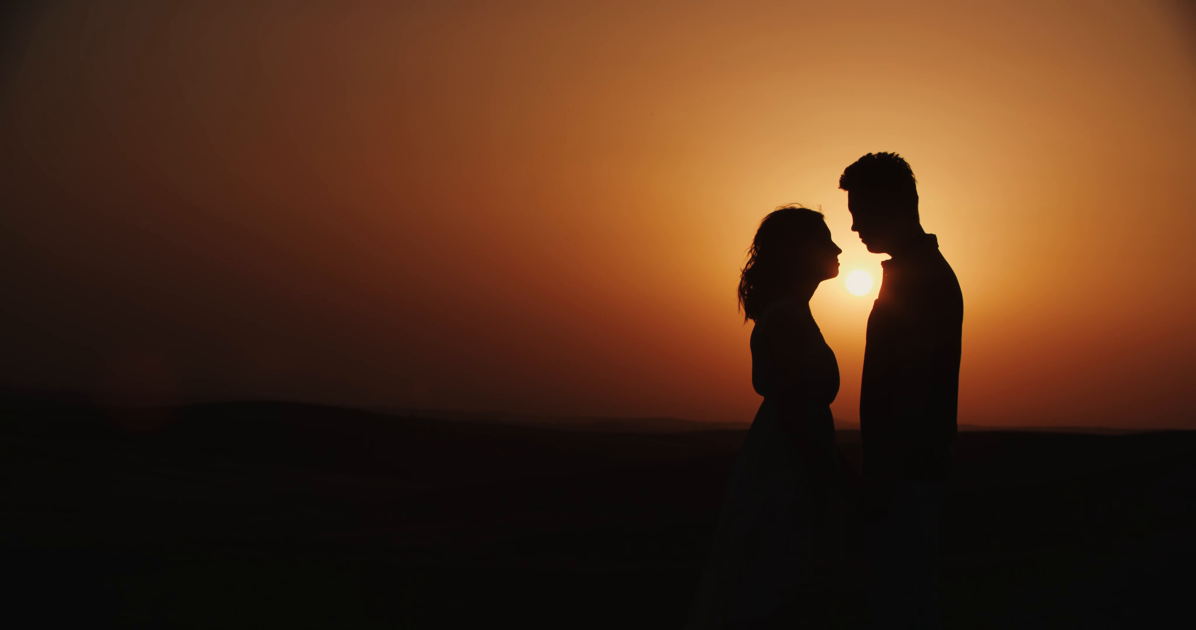 Romantic young couple silhouette. the guy with the girl are lovers ...