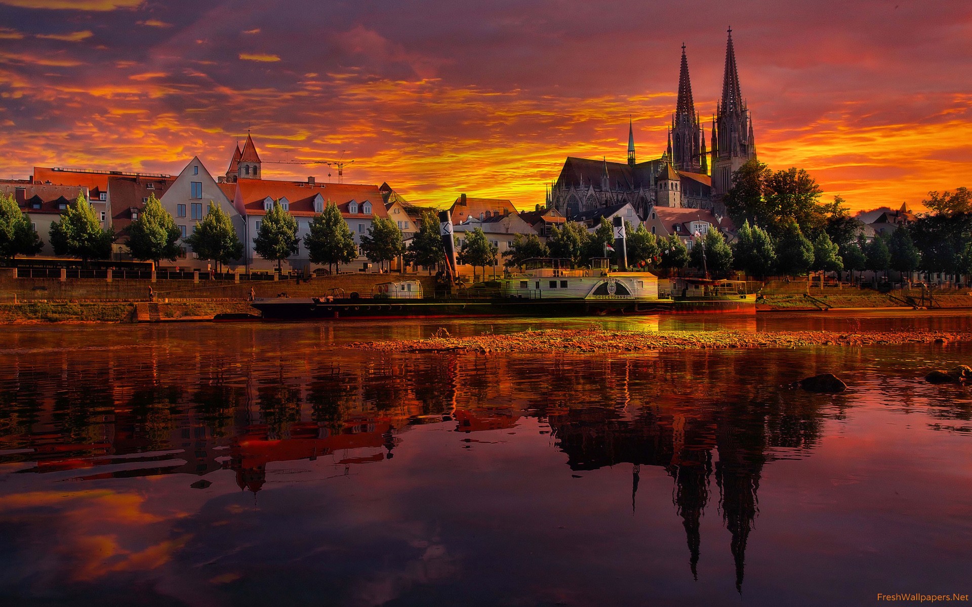 Regensburg Germany Sunset Reflection Danube wallpapers | Freshwallpapers