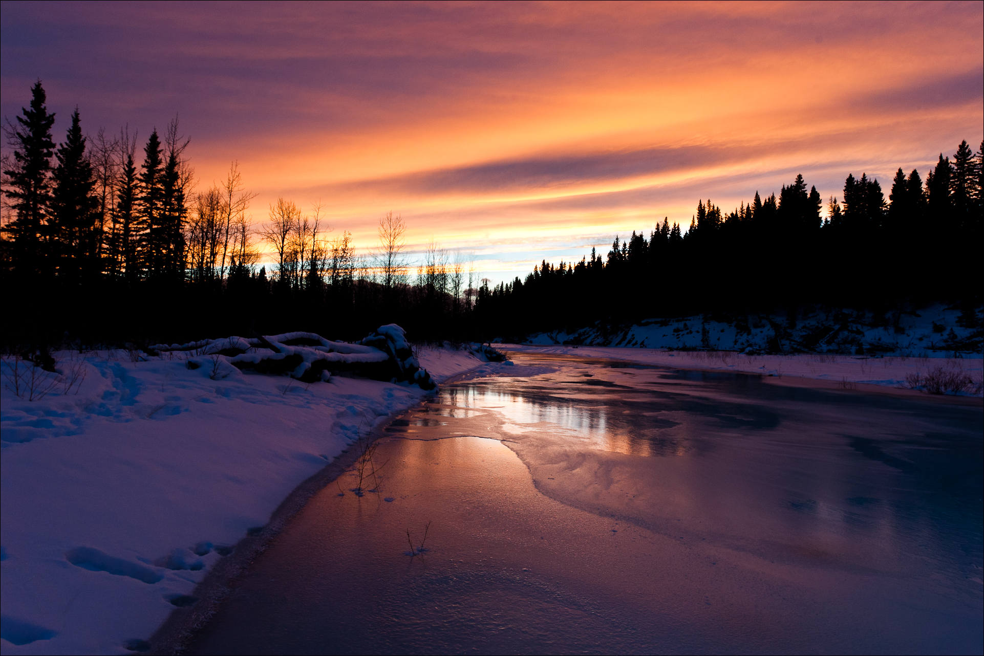 Белоснежная зима река закат