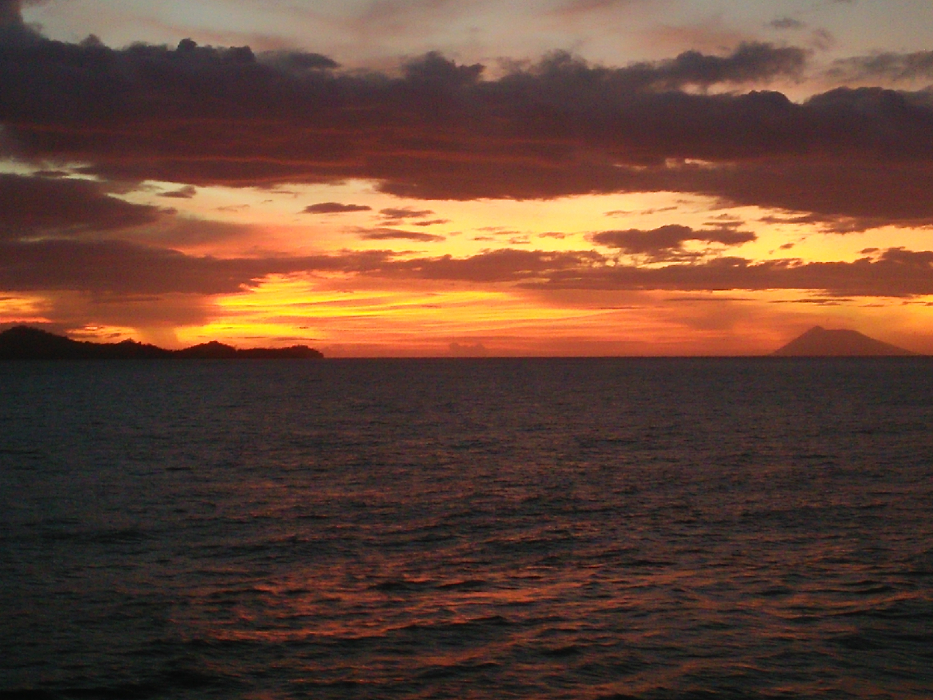 File:Sunset View on the Sunda Strait.jpg - Wikimedia Commons