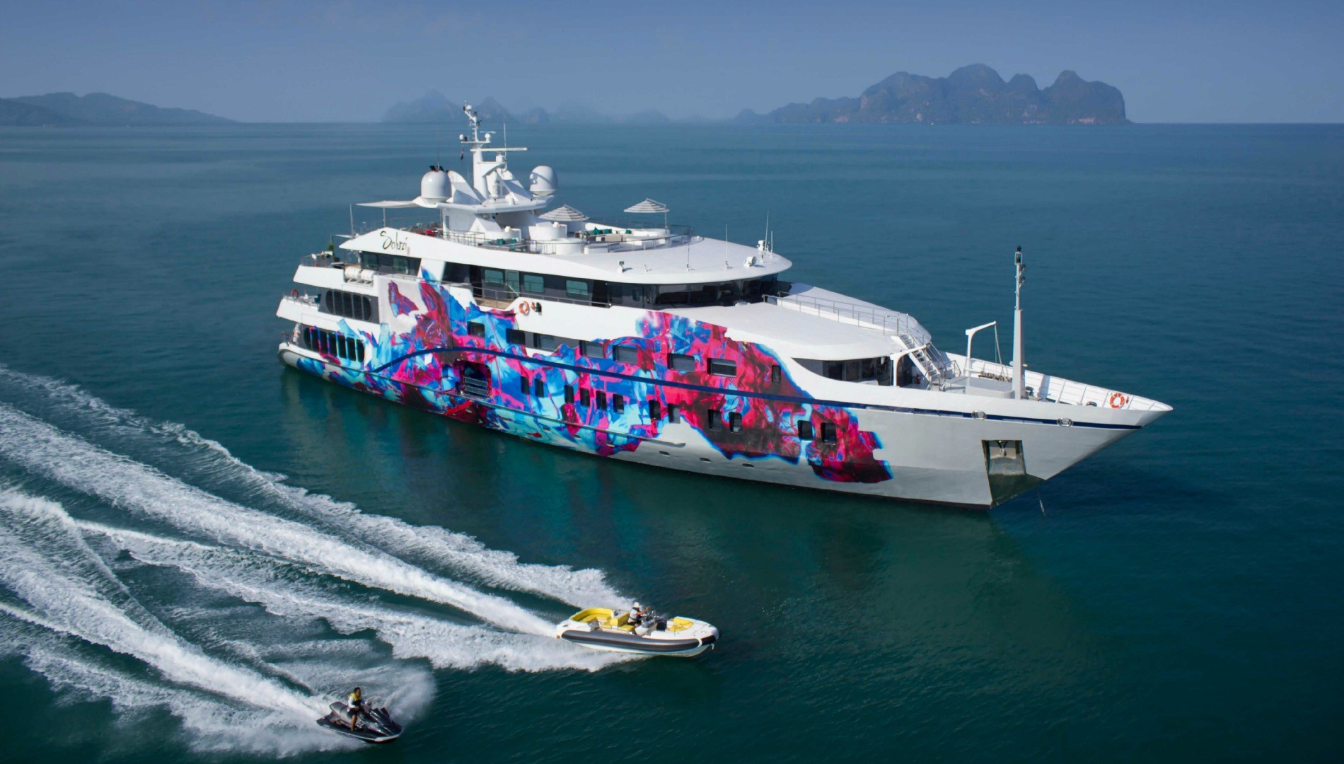 SALUZI Yacht Charter Details, Austal | CHARTERWORLD Luxury Superyachts